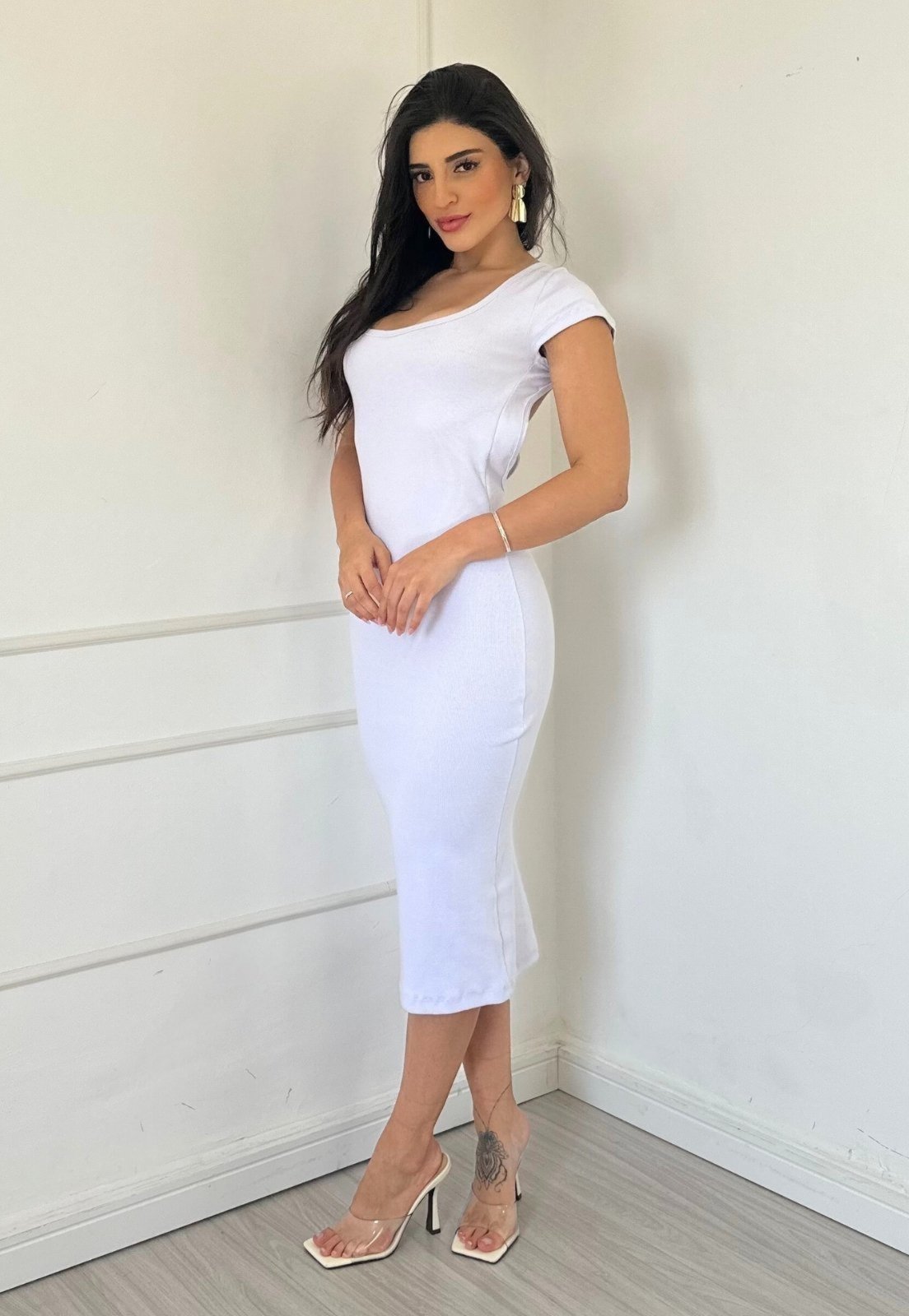 Vestido Midi Canelado Ano Novo Manguinha Abertura nas Costas Thammiane Branco