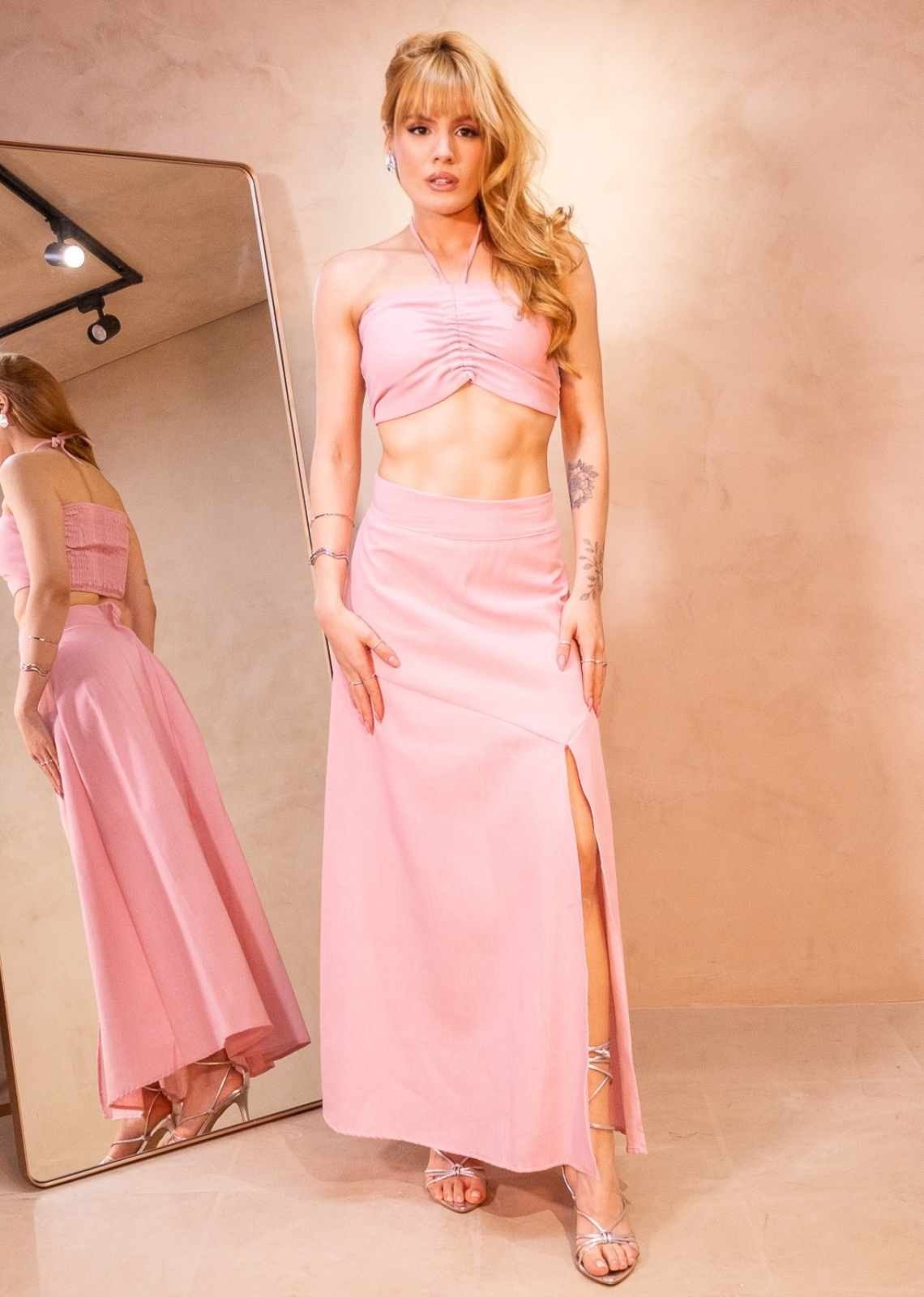 Vista 2 Conjunto Cropped e Saia Longa Amarração com Fenda Dérika Cia do Vestido Rosa Ballet amarelo rosa Cia do Vestido amarelo rosa