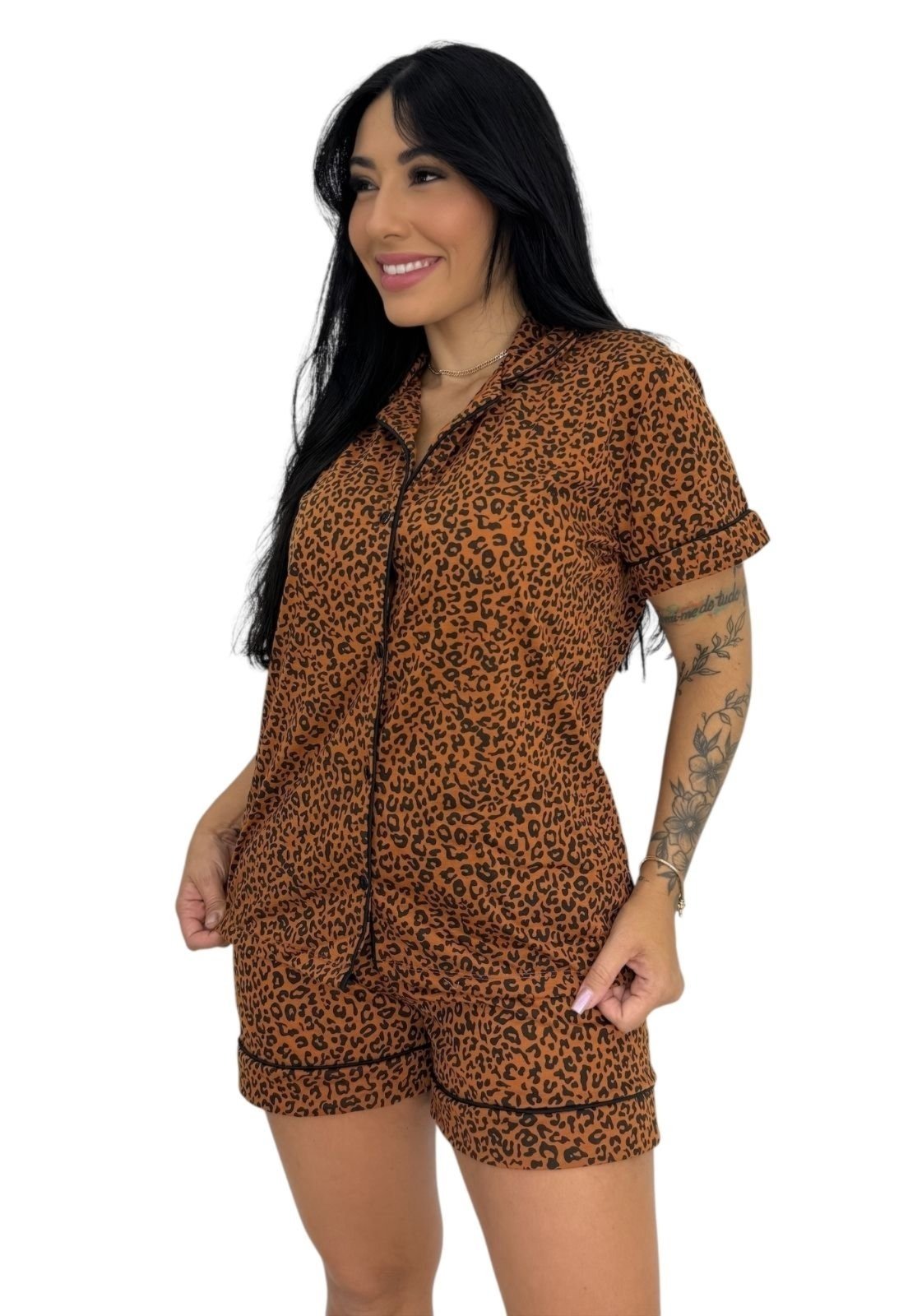 Pijama Americano Manga Curta com Gola e Short Estampado Anastácia Marrom