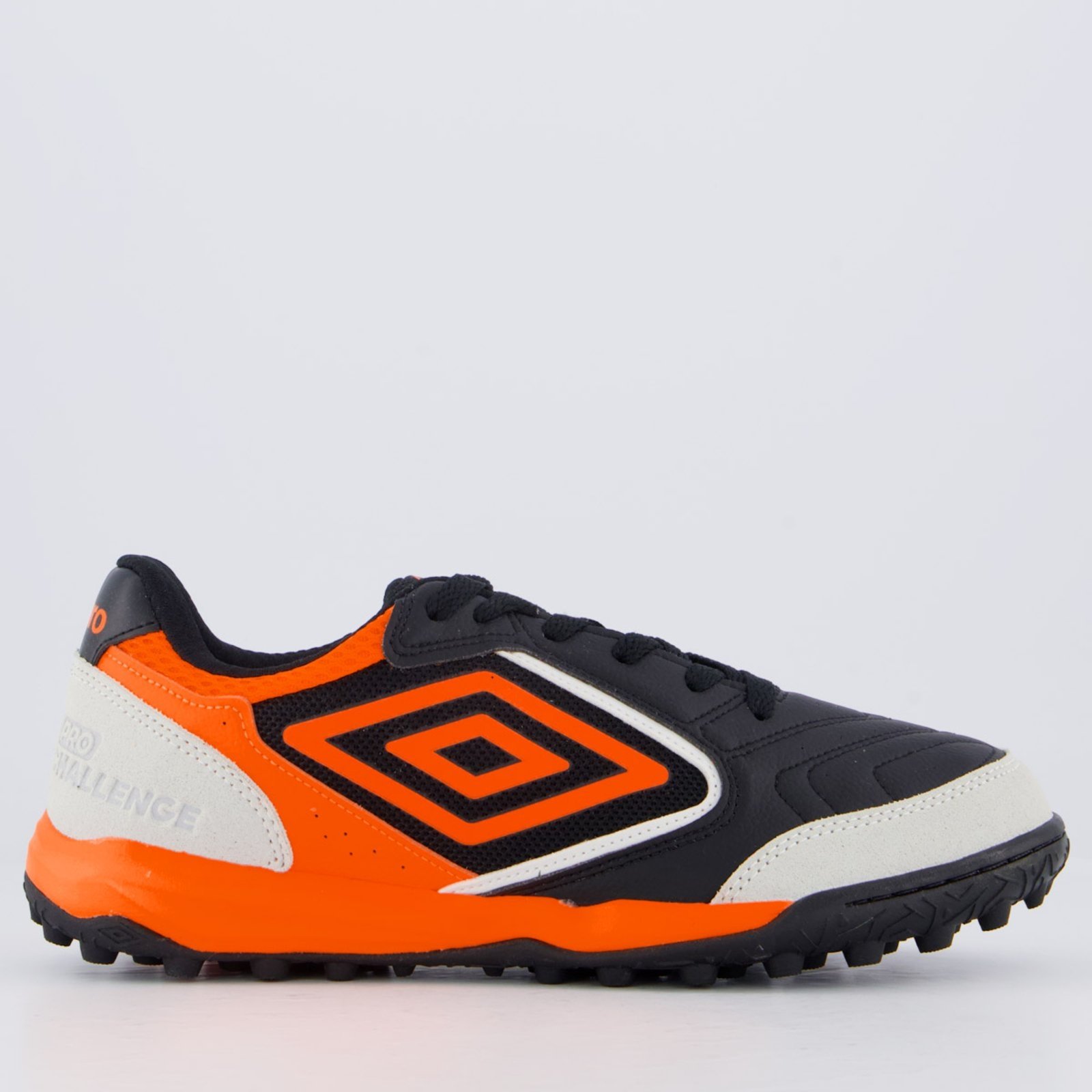 Chuteira Umbro Pro Challenge Uptake Society Preta e Laranja