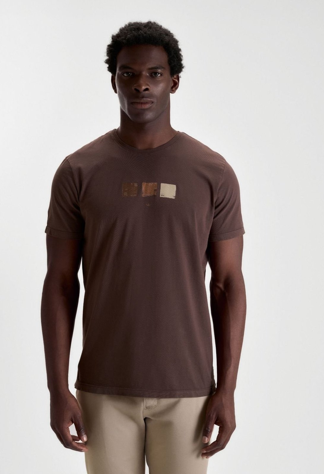 CAMISETA DOCTHOS SLIM MANGA CURTA ESTAMPA PANTONE CAFÉ Camiseta Manga Curta Docthos Slim Estampa Pantone Cafe 150 Truffa Gg