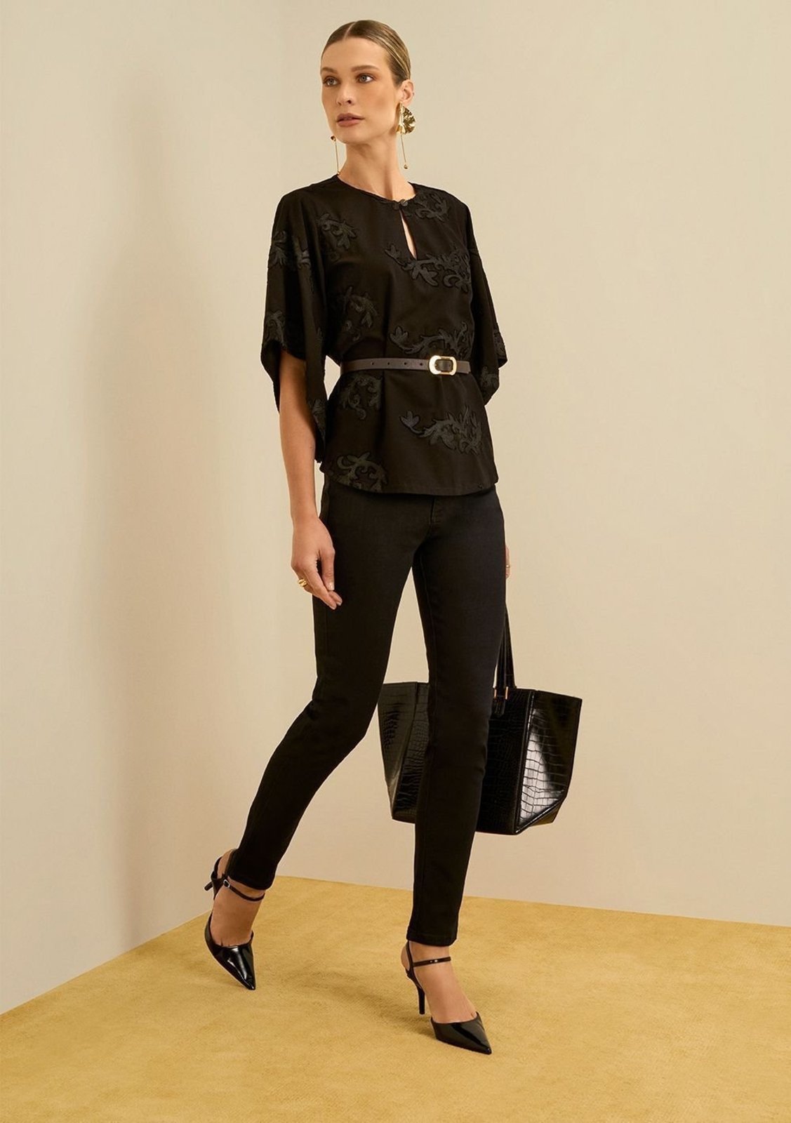 Blusa Maria.Valentina Solta Decote Careca Manga 3 Quartos Padrão - Preto