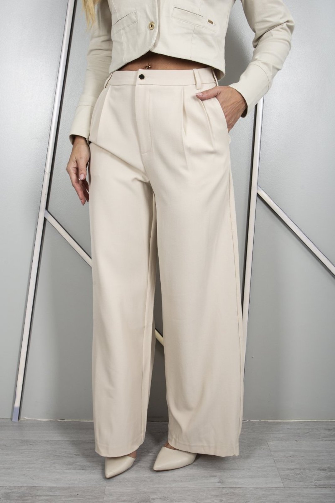 Calça Feminina Alfaiataria Social Cintura Alta Bolsos Laterais