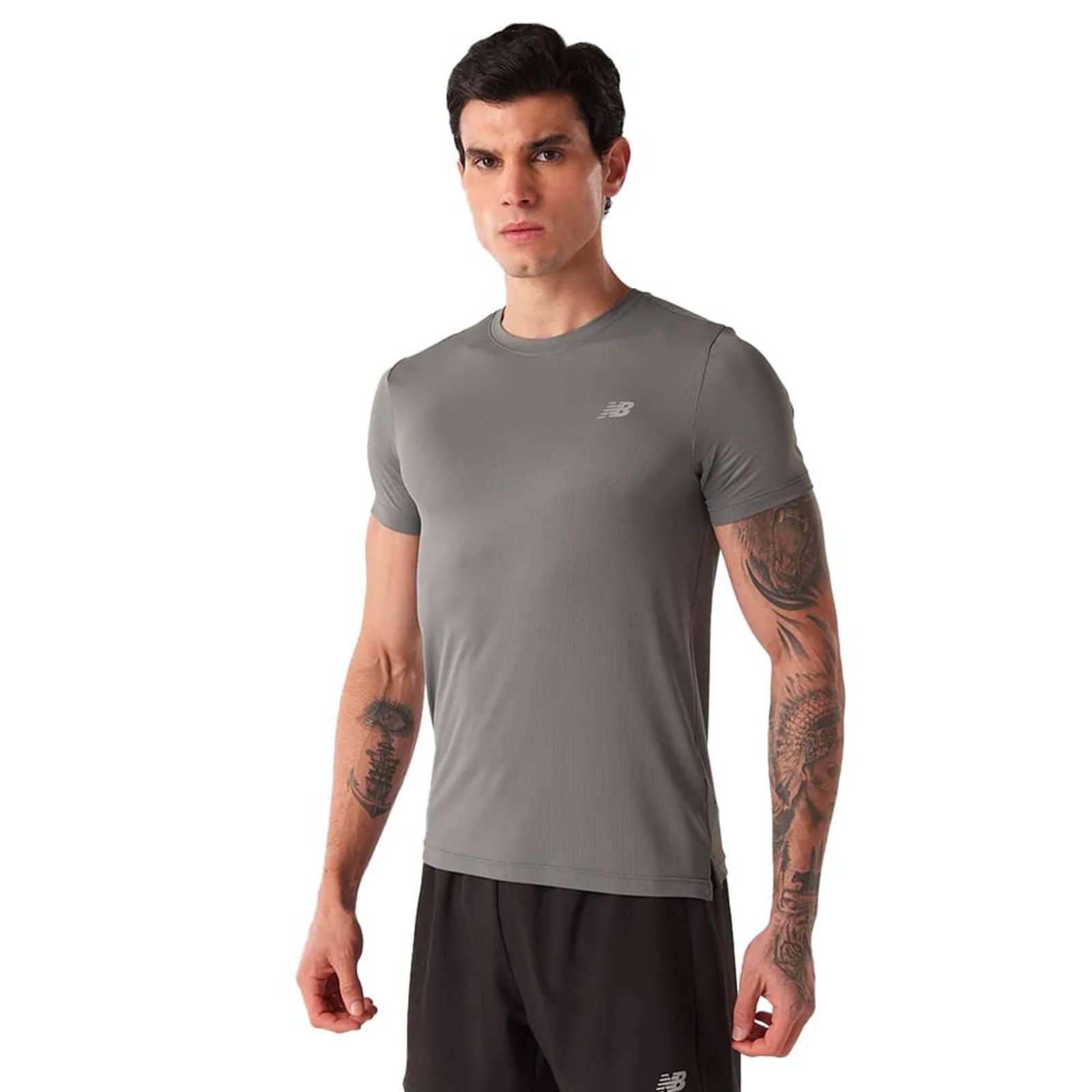 Vista 2 Camiseta Masculina New Balance Essentials NB Dry cinza New Balance cinza