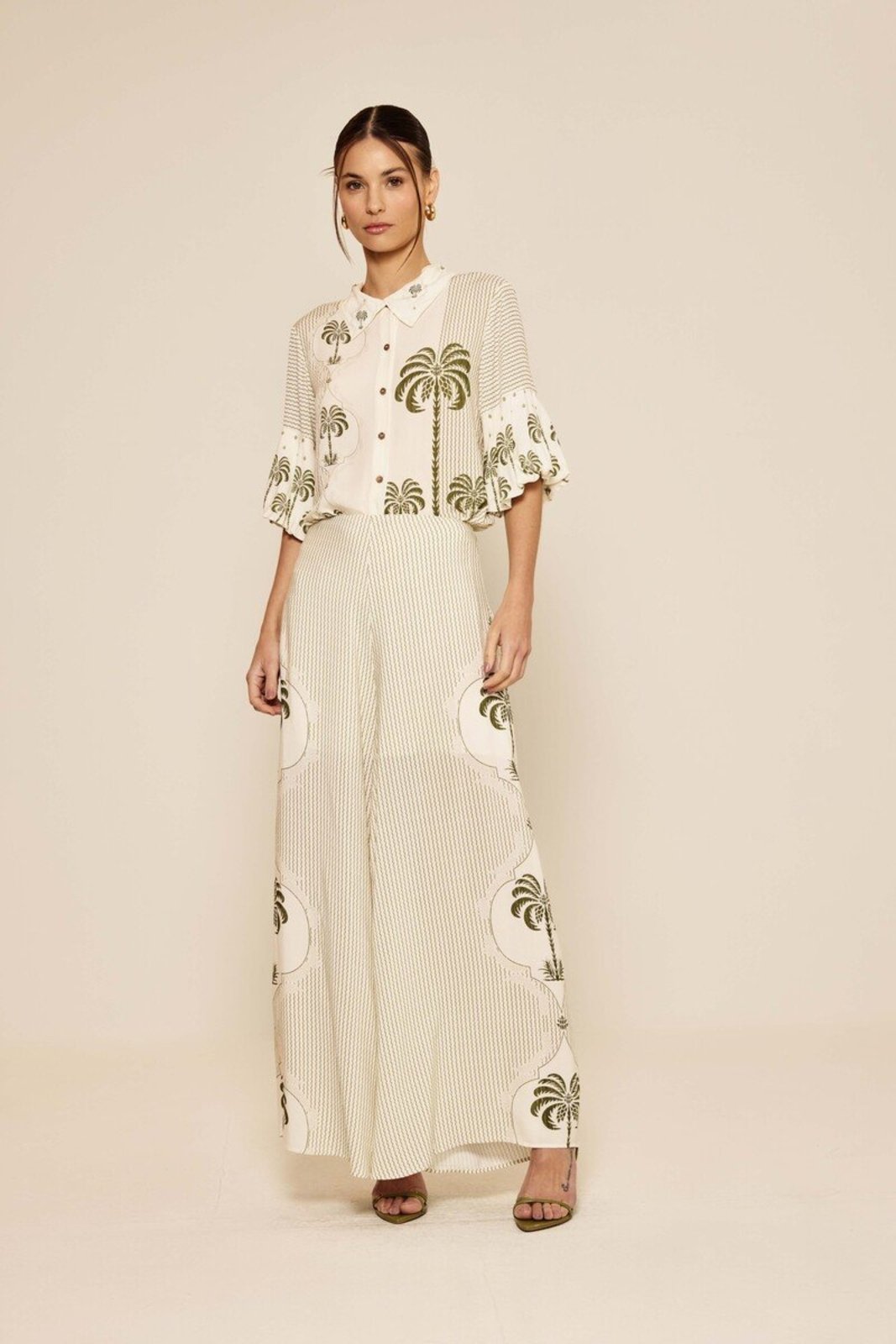 Calça Pantalona Estampada Com Cintura Alta E Zíper