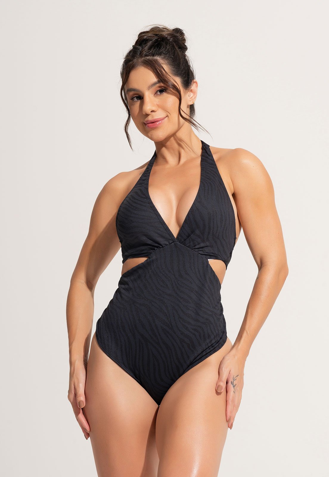 Maiô MVB Modas Engana Mamãe Decote Cavado Jacquard Preto