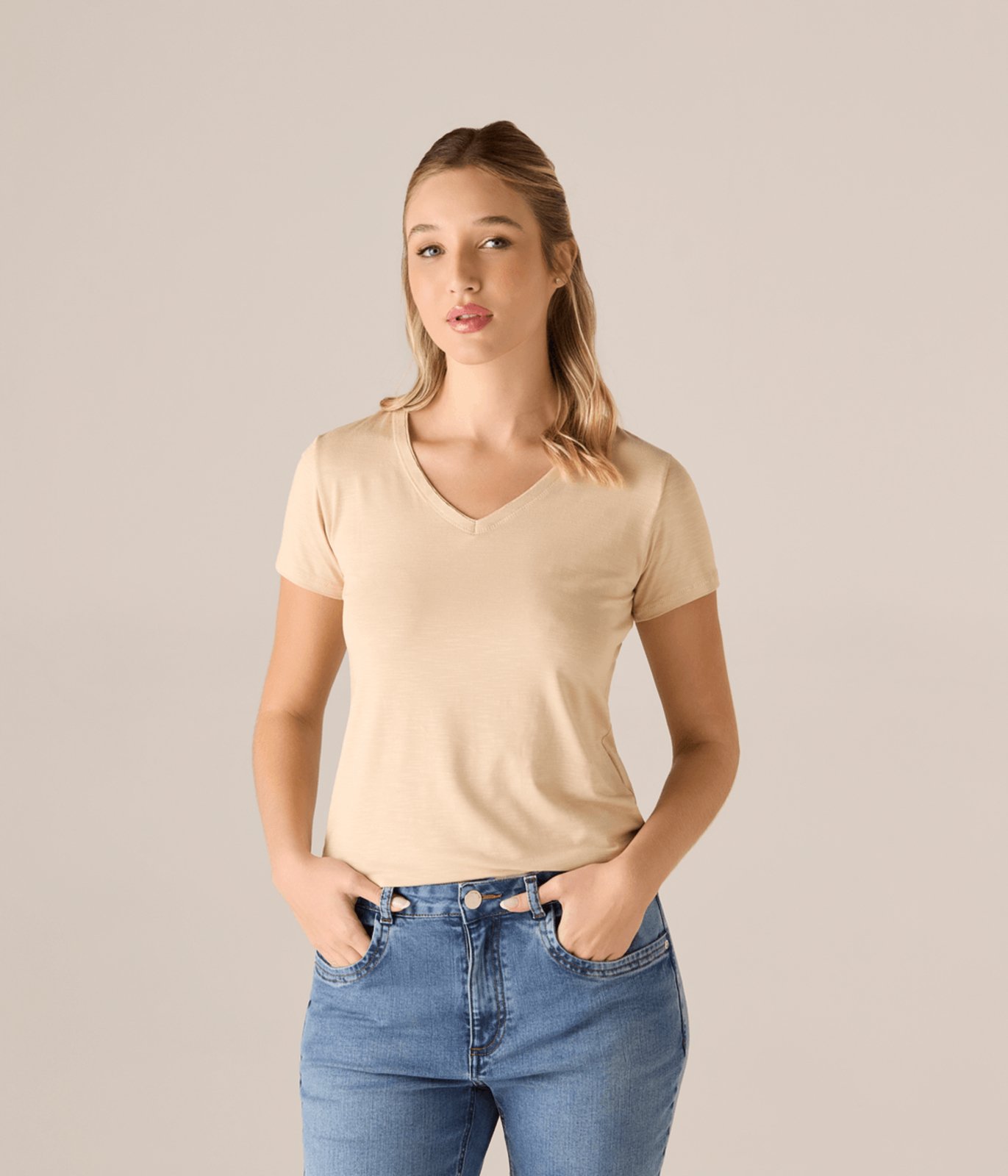 Blusa Makenji Visco Flame Decote V Feminina Areia
