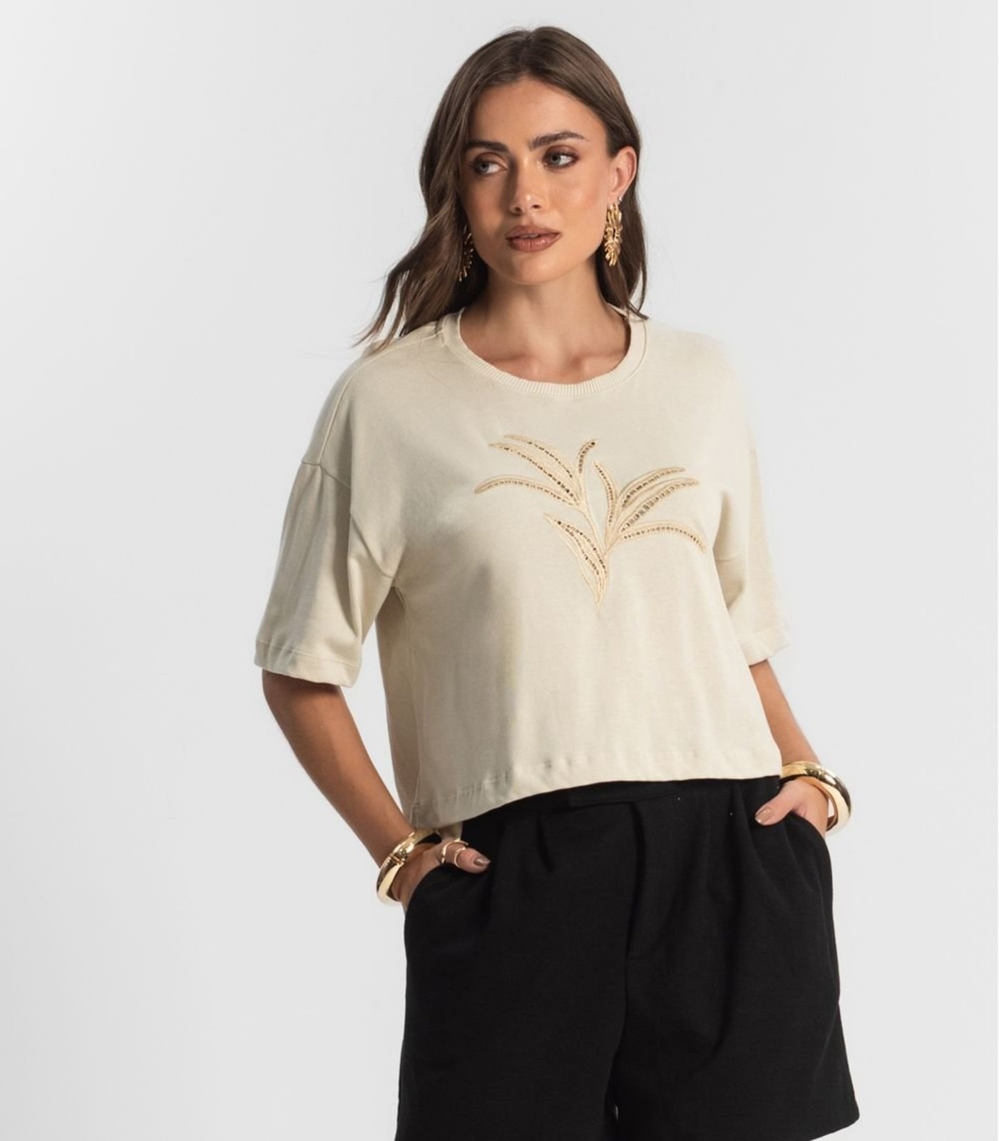 Blusa Feminina Com Bordado Endless Bege