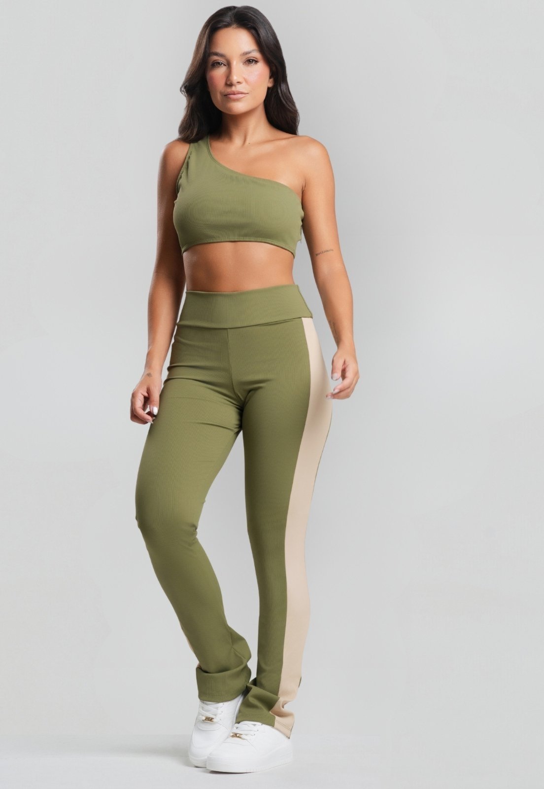 Conjunto Fitness Vekyo Canelado Feminino Academia Top Ombro Só e Legging Flare Esportivo Com Brilho Verde
