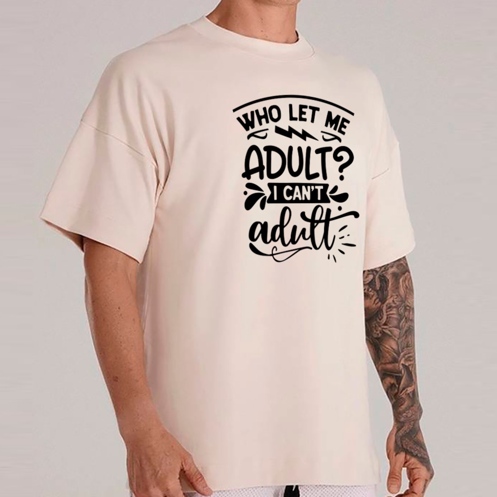 Vista 2 Camiseta Ousy Oversized Who Let Me Adult Meme Unissex Off White off-white white ousy off-white white