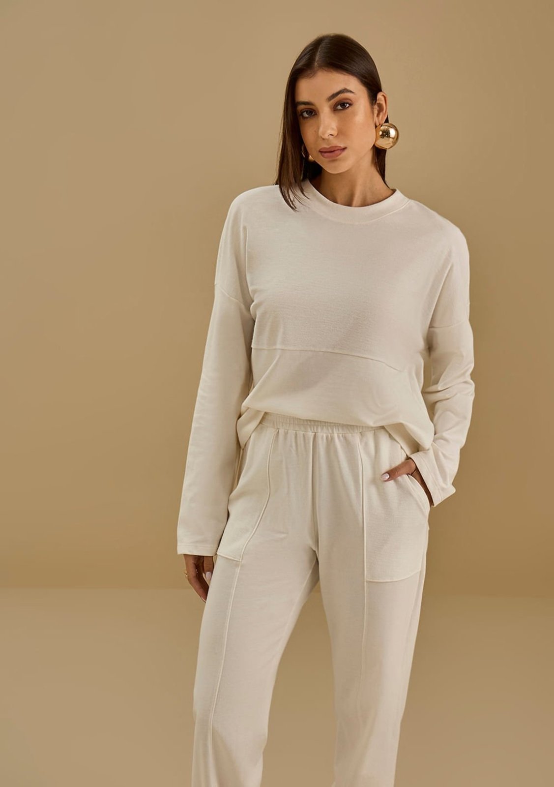Blusa Maria Valentina Solta Decote Careca Manga Longa Padrão Off-white