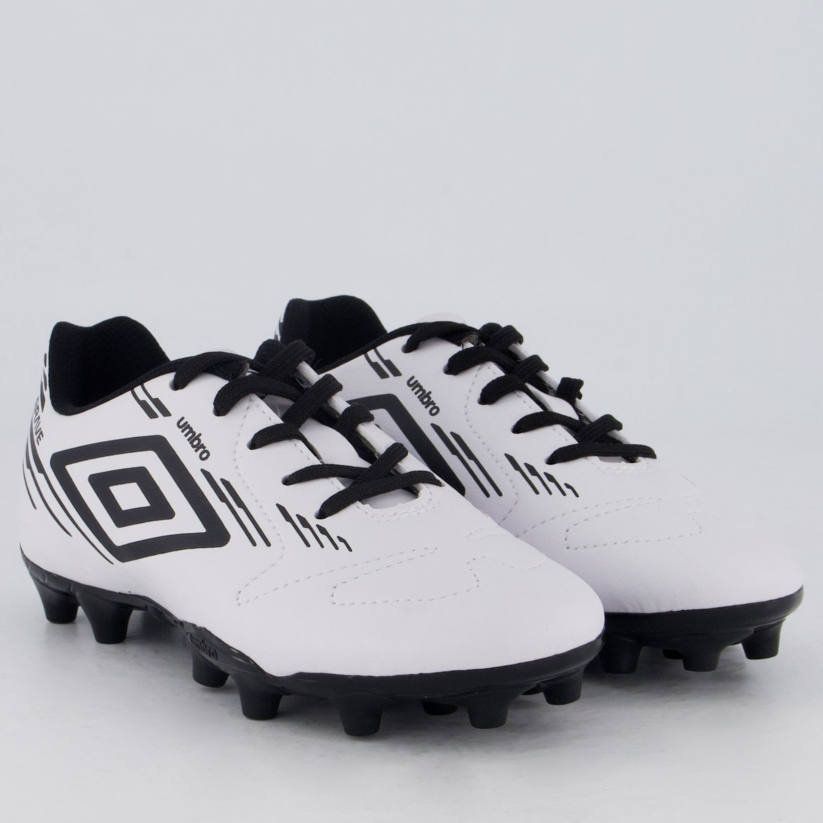 Vista 3 Chuteira Umbro Brave Campo Juvenil Branca e Preta branco Umbro branco