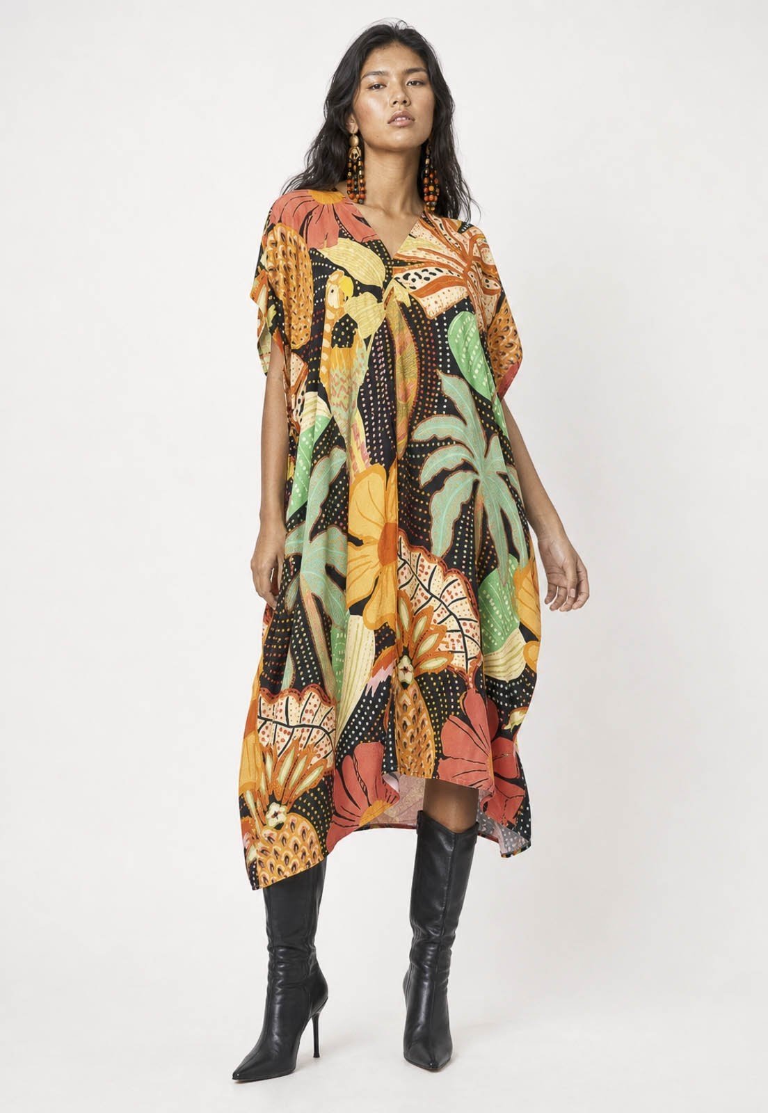 Vestido Kaftan Mutum Detalhes nas Costas Estampa Jardim do Verão