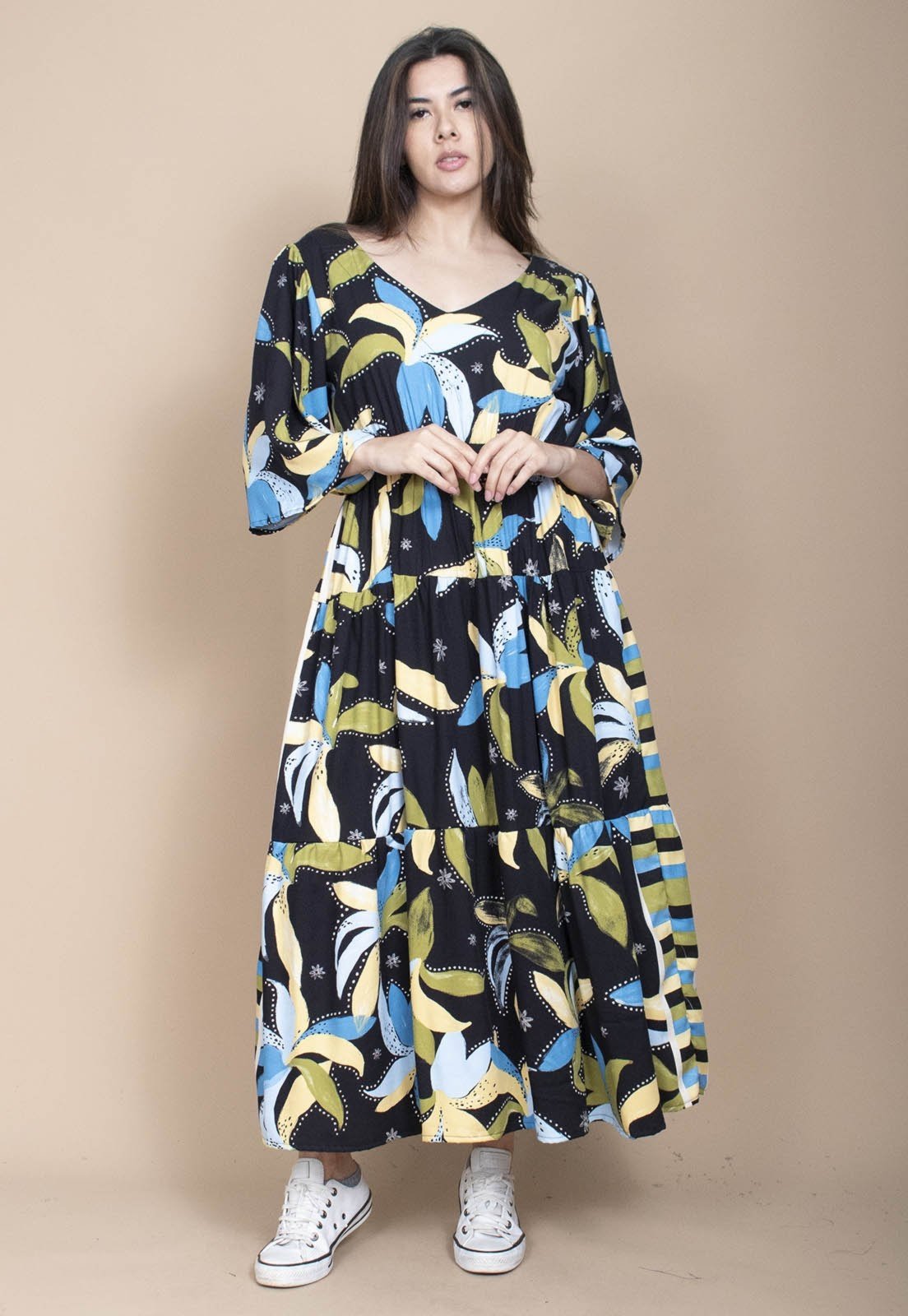 Vestido Longo Cabanafree Plano com Manga e Camadas Estampa Jardim Noturno
