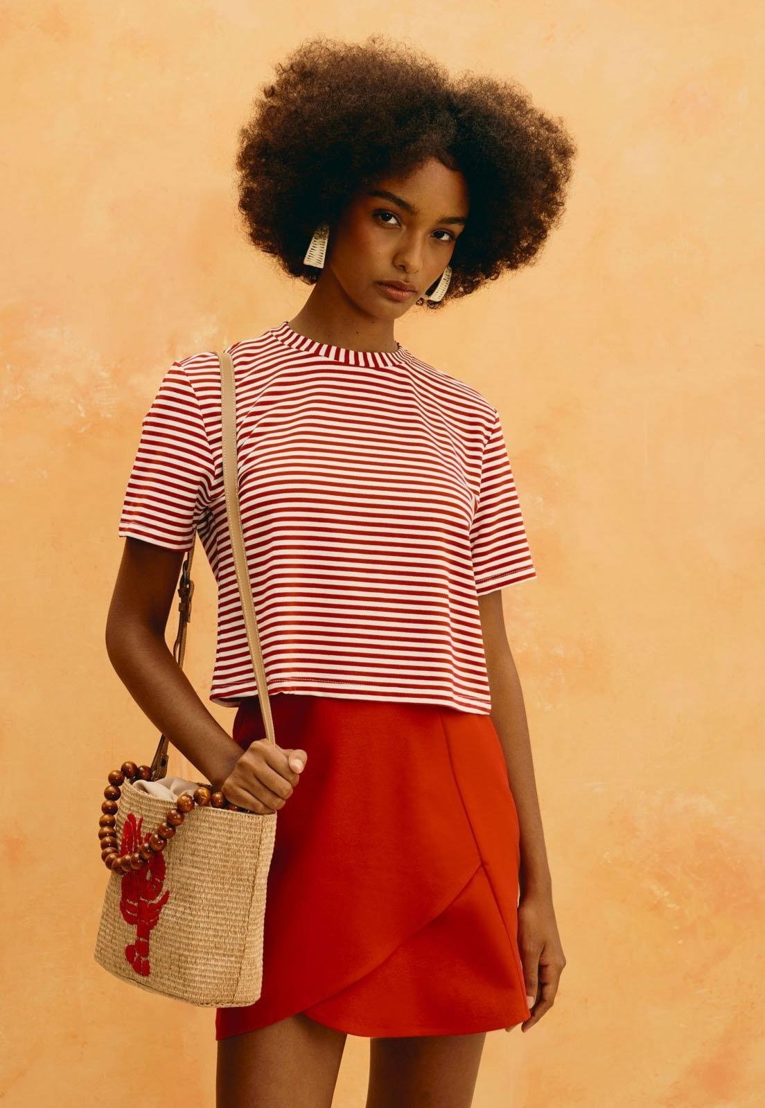 T-Shirt Cropped Listrada Vermelho