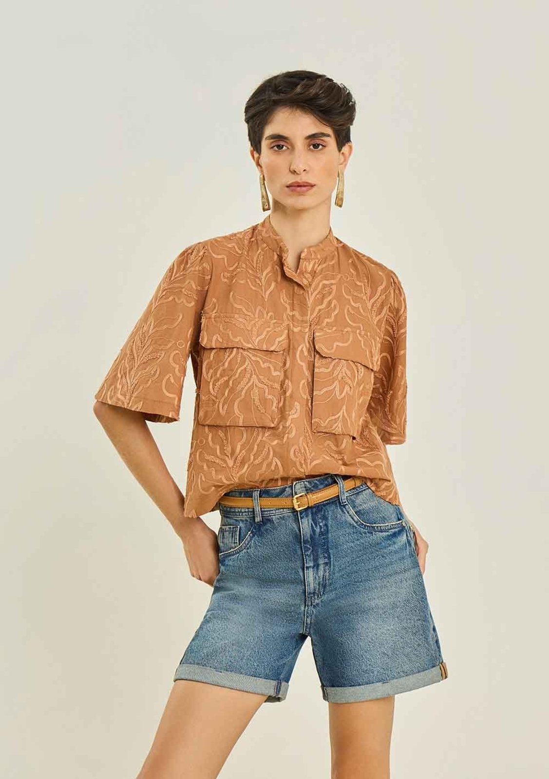 Camisa Maria Valentina Solta Gola Padre Manga Longa Padrão Marrom