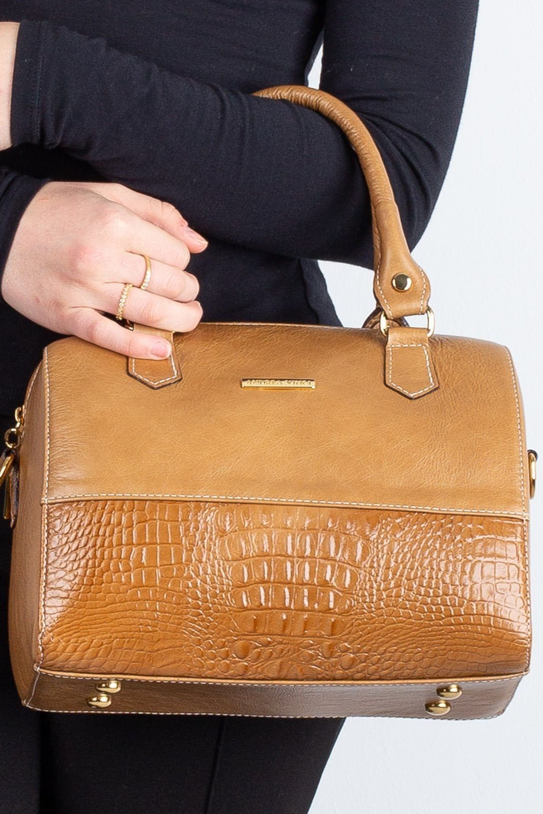 Bolsa baú de mão em couro liso Sthefani - Caramelo