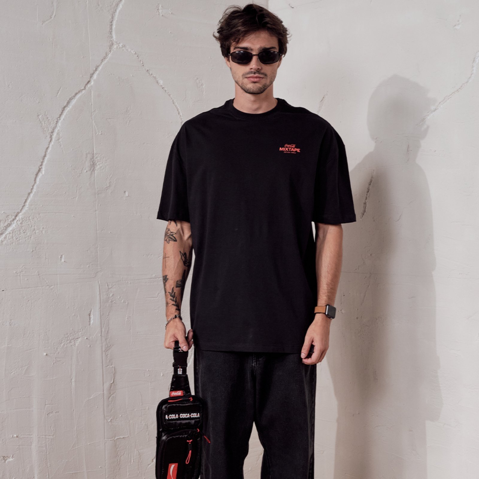 Camiseta Masculina Oversized Mixtape World Coca-Cola Jeans Preto Deep