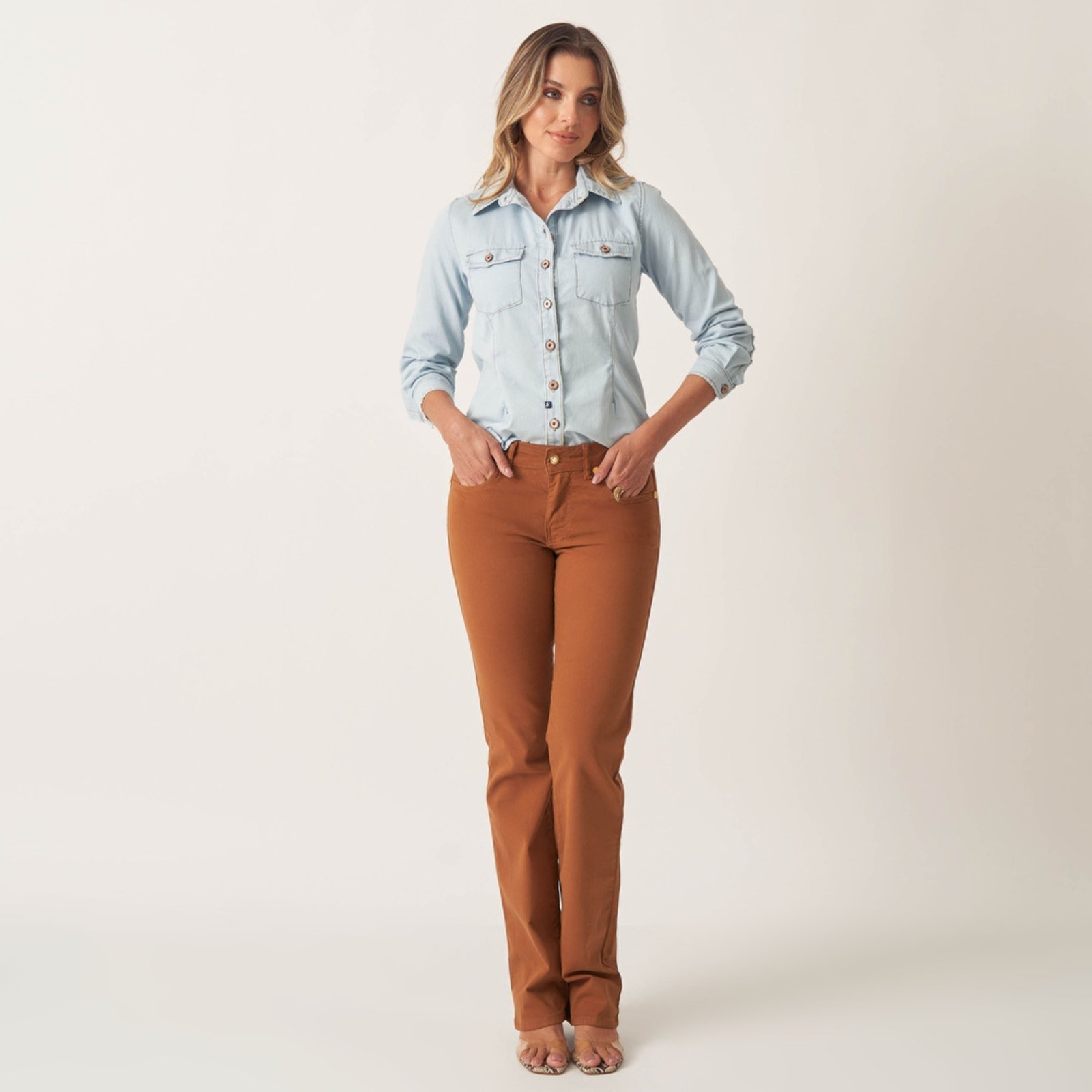 Vista 3 Calça Jeans Confort Reta Judy Basica Cintura Média Bloom marrom Bloom marrom
