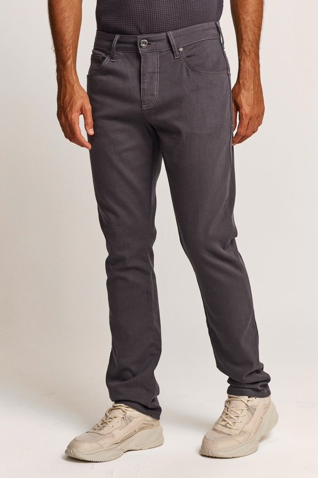 Calça Sarja Masculina com Aplicação - Gilson Slim Triton Cinza Fuligem