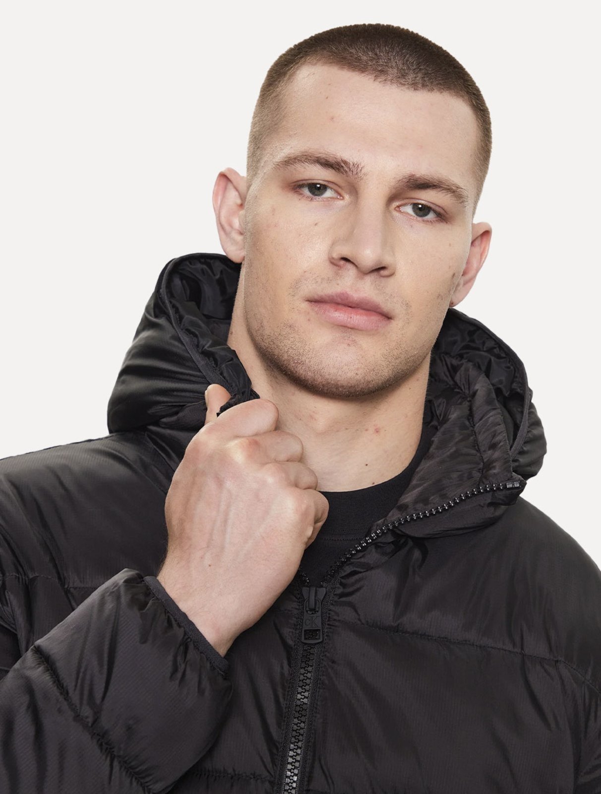 Vista 3 Jaqueta Calvin Klein Jeans Masculina Padded Hoodie Preta preto Calvin Klein preto