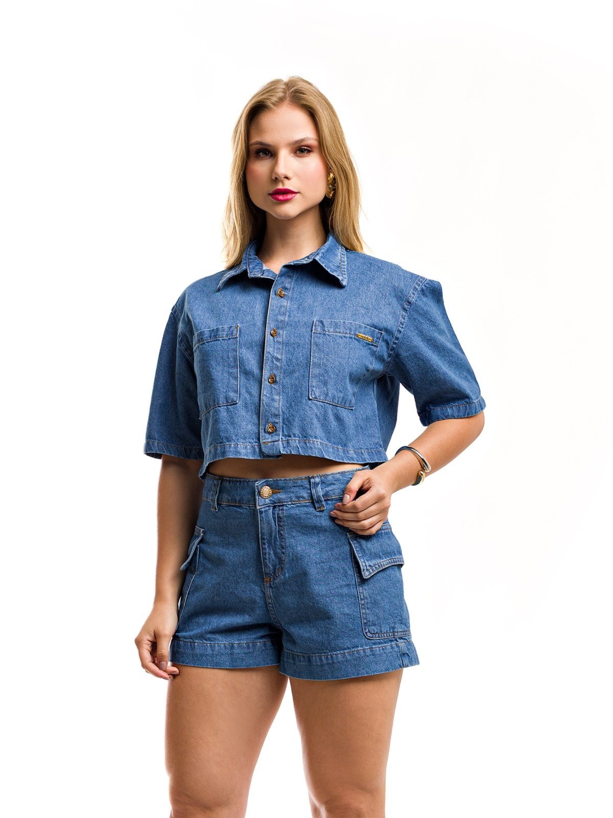 Vista 2 Conjunto Restrito Jeans Cropped Camisa Over e Short Cargo Médio azul Restrito Jeans azul