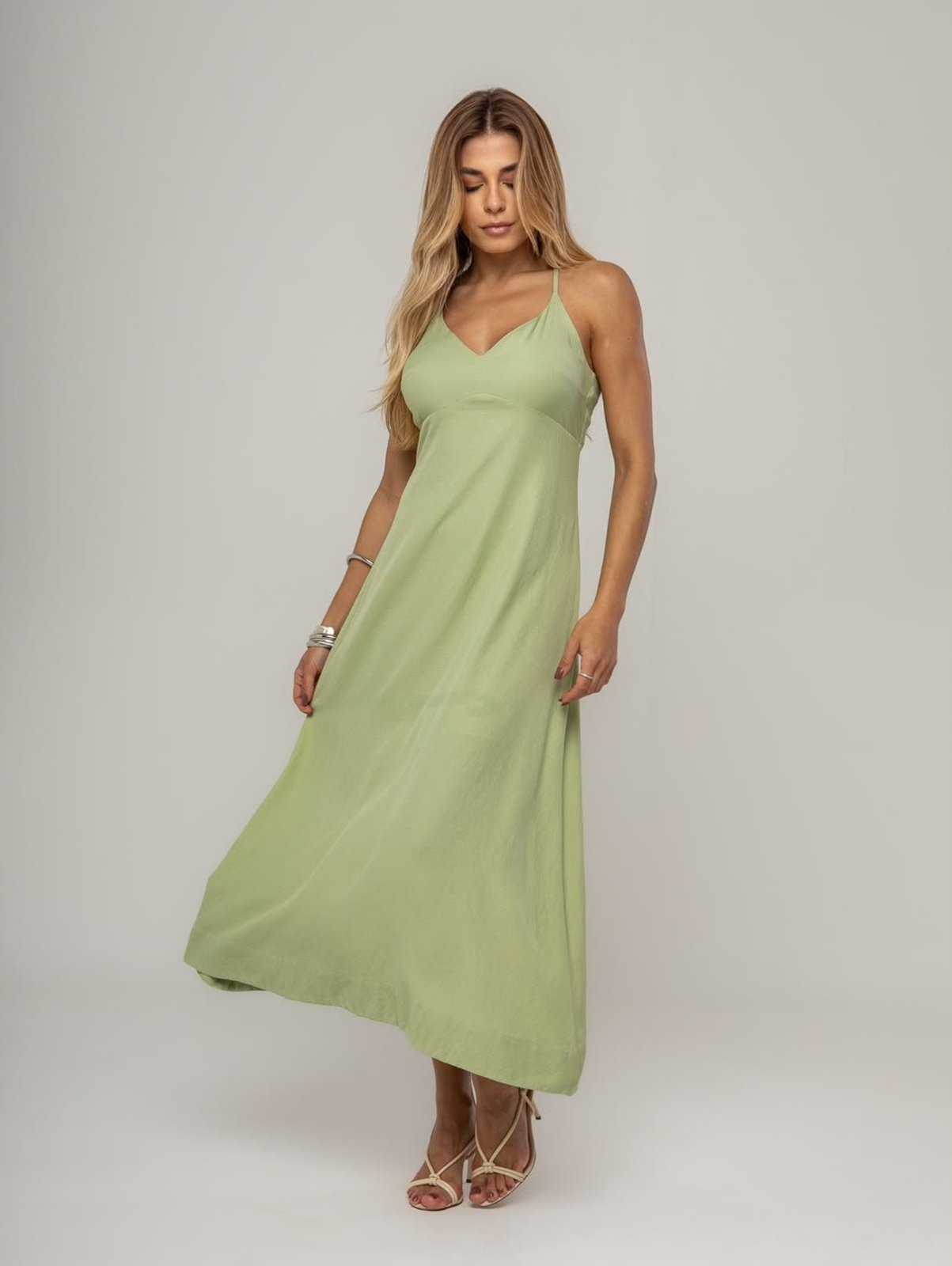 Vestido Midi Feminino Pistache em Viscose Fluido Forrado com Alças Ajustáveis e Zíper