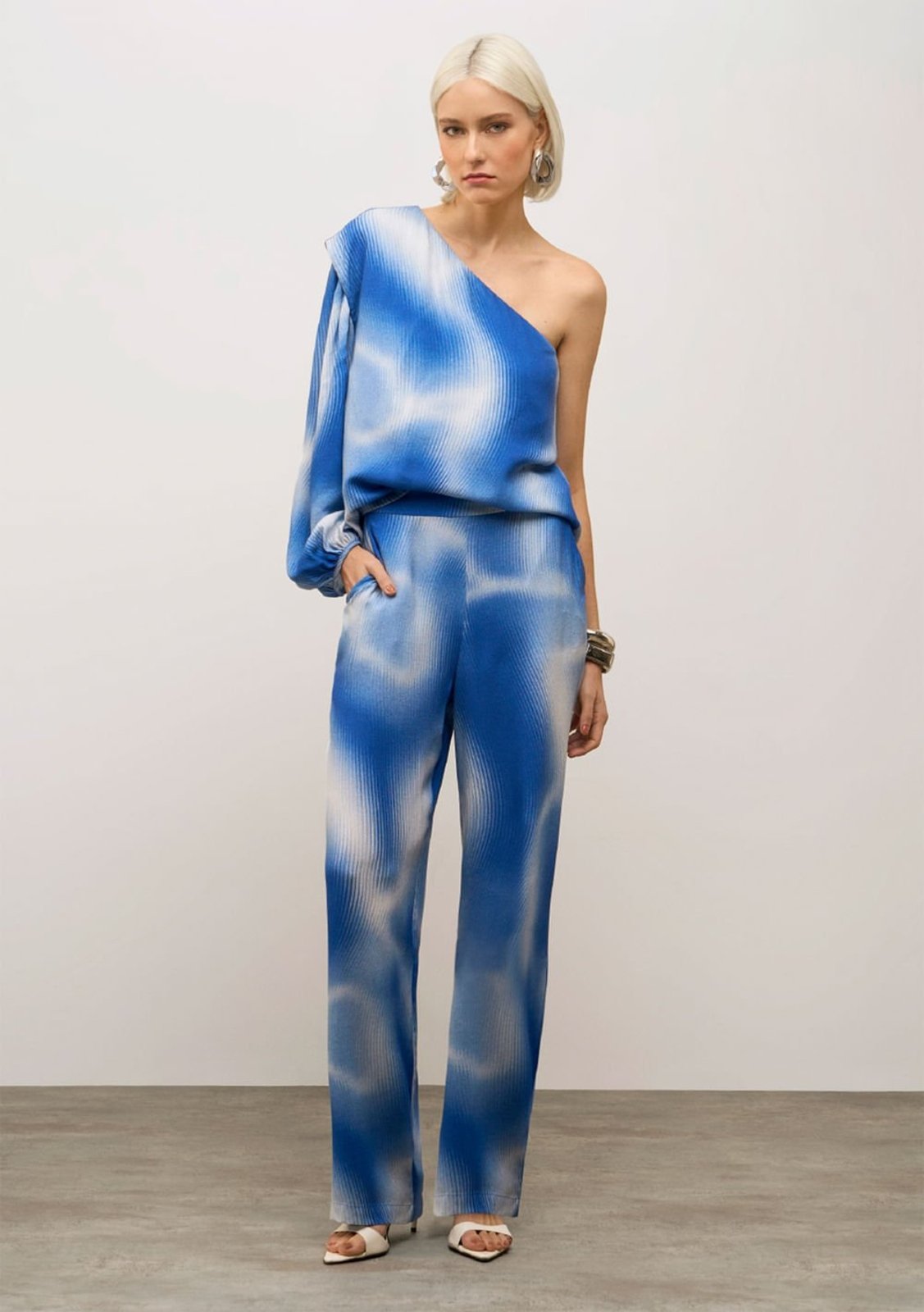 Blusa Iódice Solta Um Ombro Só Manga Longa Padrão Azul