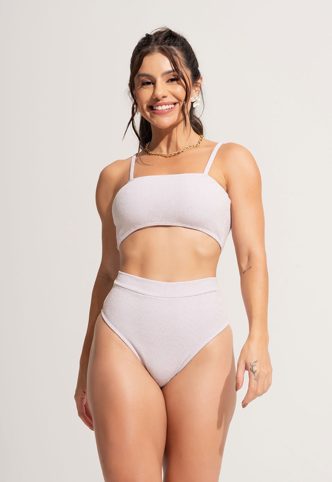 Vista 3 Biquíni Cropped Top Faixa Hot Pants Cintura Alta Lurex Areia Mvb Modas bege/branco Mvb Modas bege/branco