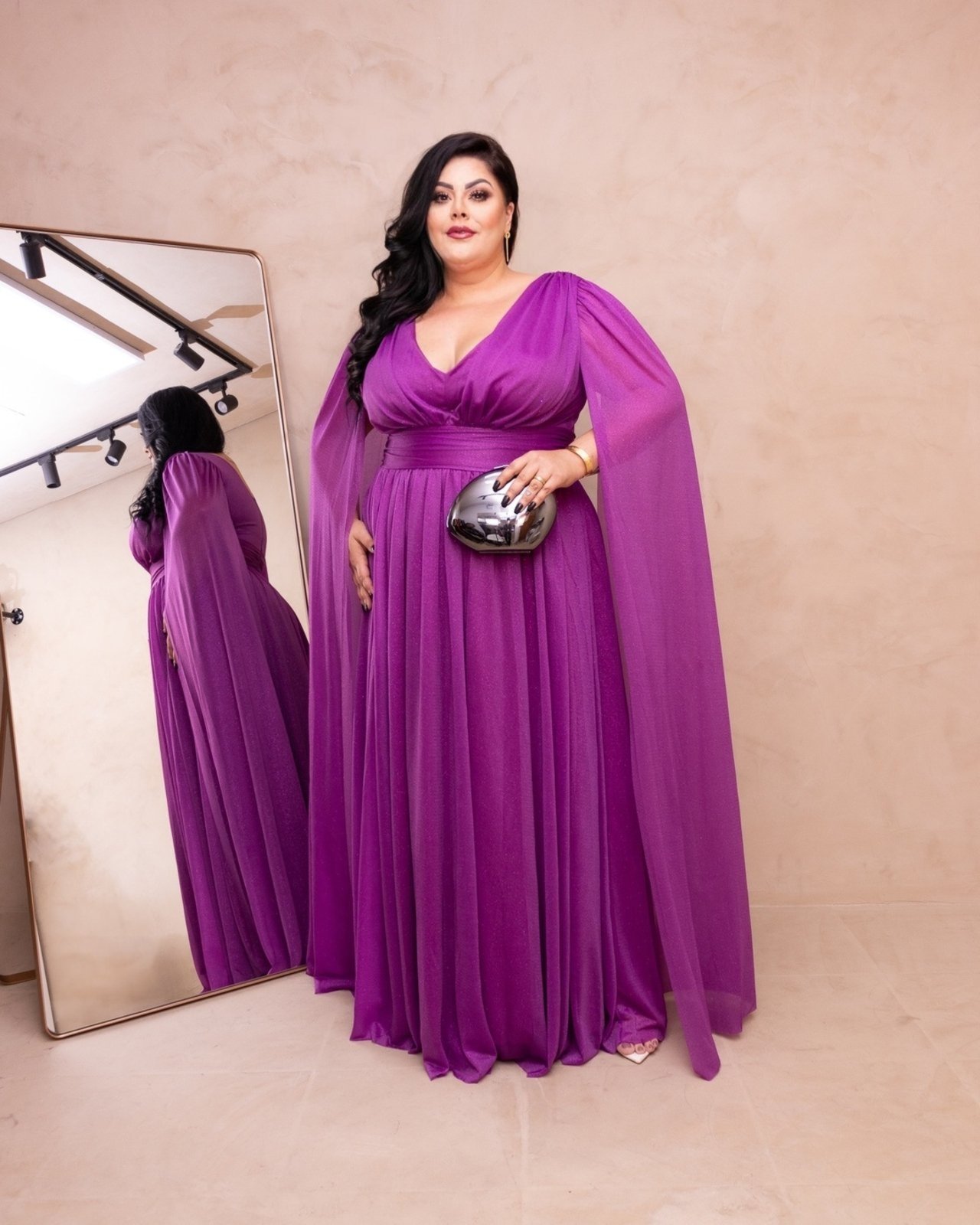 Vestido Longo de Festa Madrinha Plus Size Curvy Mangas Longas Soltas com Brilho Elegante Fernalla Roxo