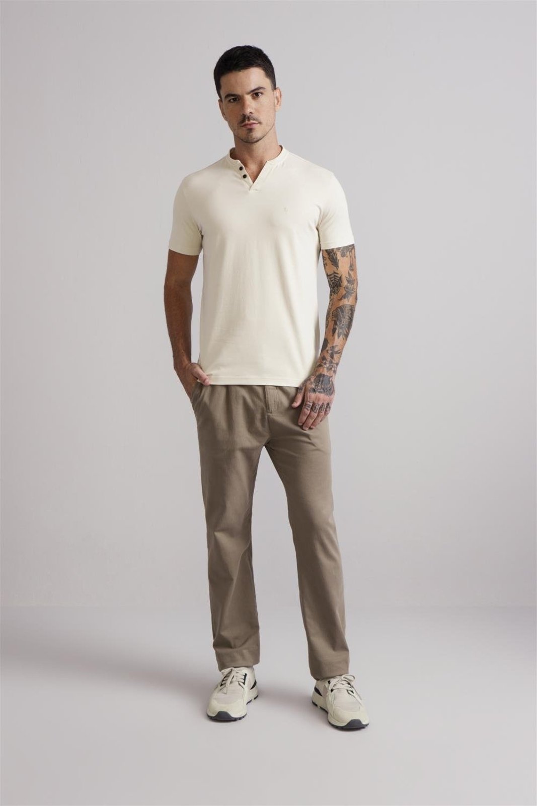 Vista 3 HIGHSTIL Camiseta Gola Portuguesa Malha Premium Slim Fit Areia bege HIGHSTIL bege