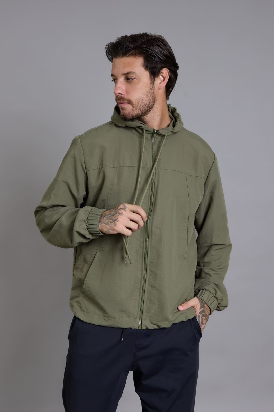 Jaqueta Corta Vento Color Masculina Com Capuz Verde Dialogo