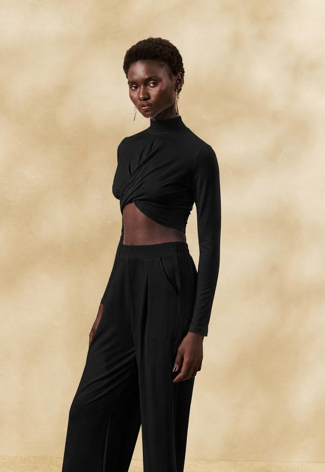 Cropped Detalhe Cruzado Manga Longa Preto