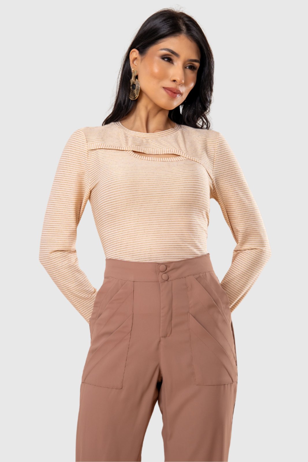 Blusa Feminina Amora Café com Detalhe de Abertura Bege