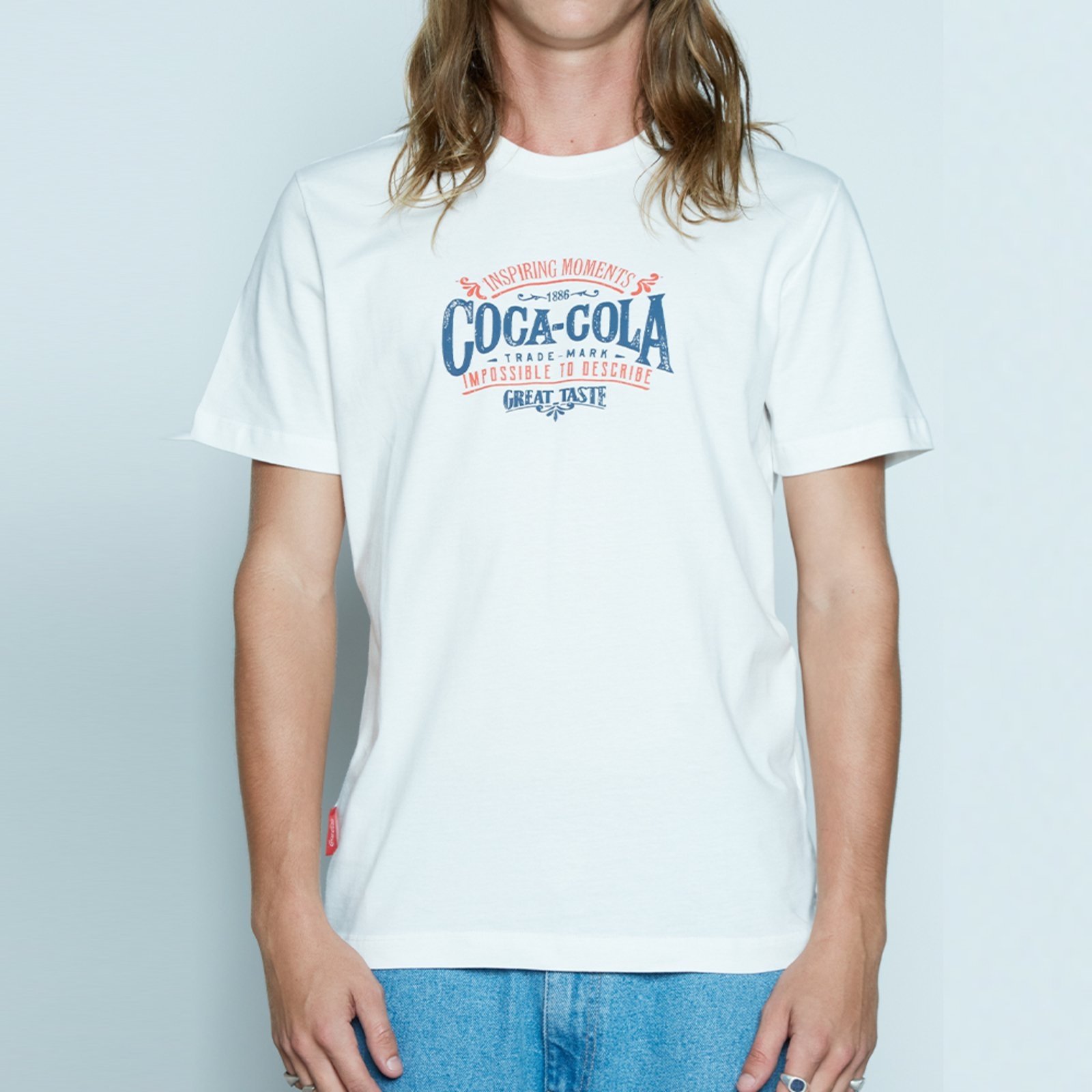 Camiseta Masculina Comfort Inspiring Moments Coca-Cola Jeans Branco Óptico