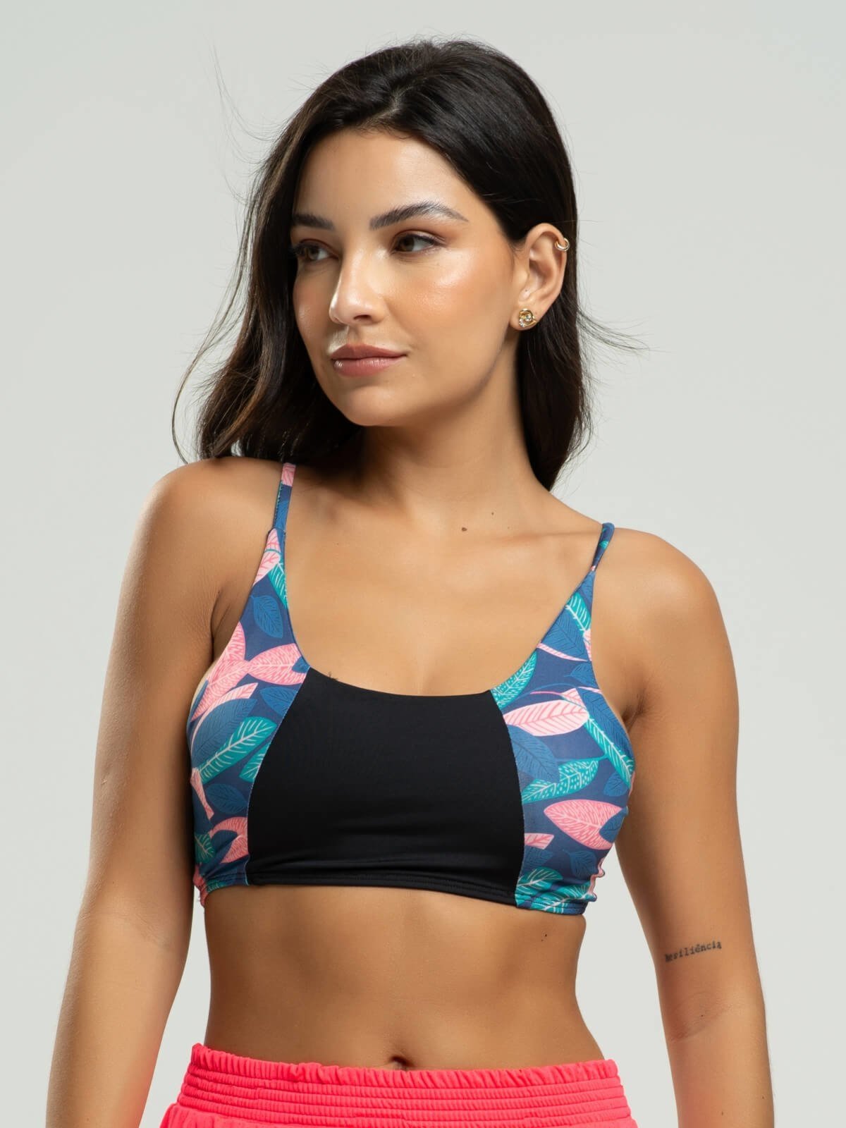 Top Feminino Estampado Alcinha Fitness Tecido Proteção Uv 50+ Vicbela Preto com Folha