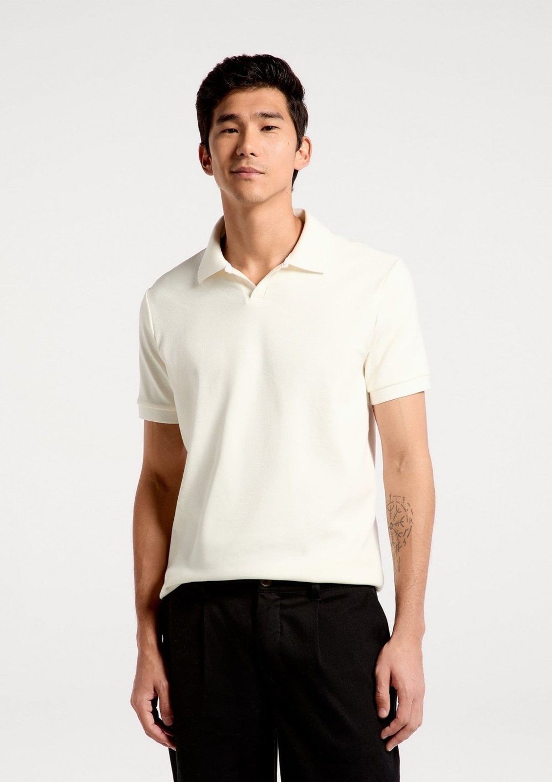 Camisa Polo Masculina Gola V Em Malha Premium Hering