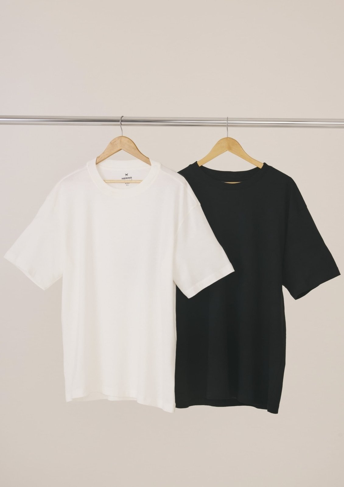 Vista 2 Kit Com 2 Camisetas Masculinas Básicas Relaxed Hering off-white Hering off-white
