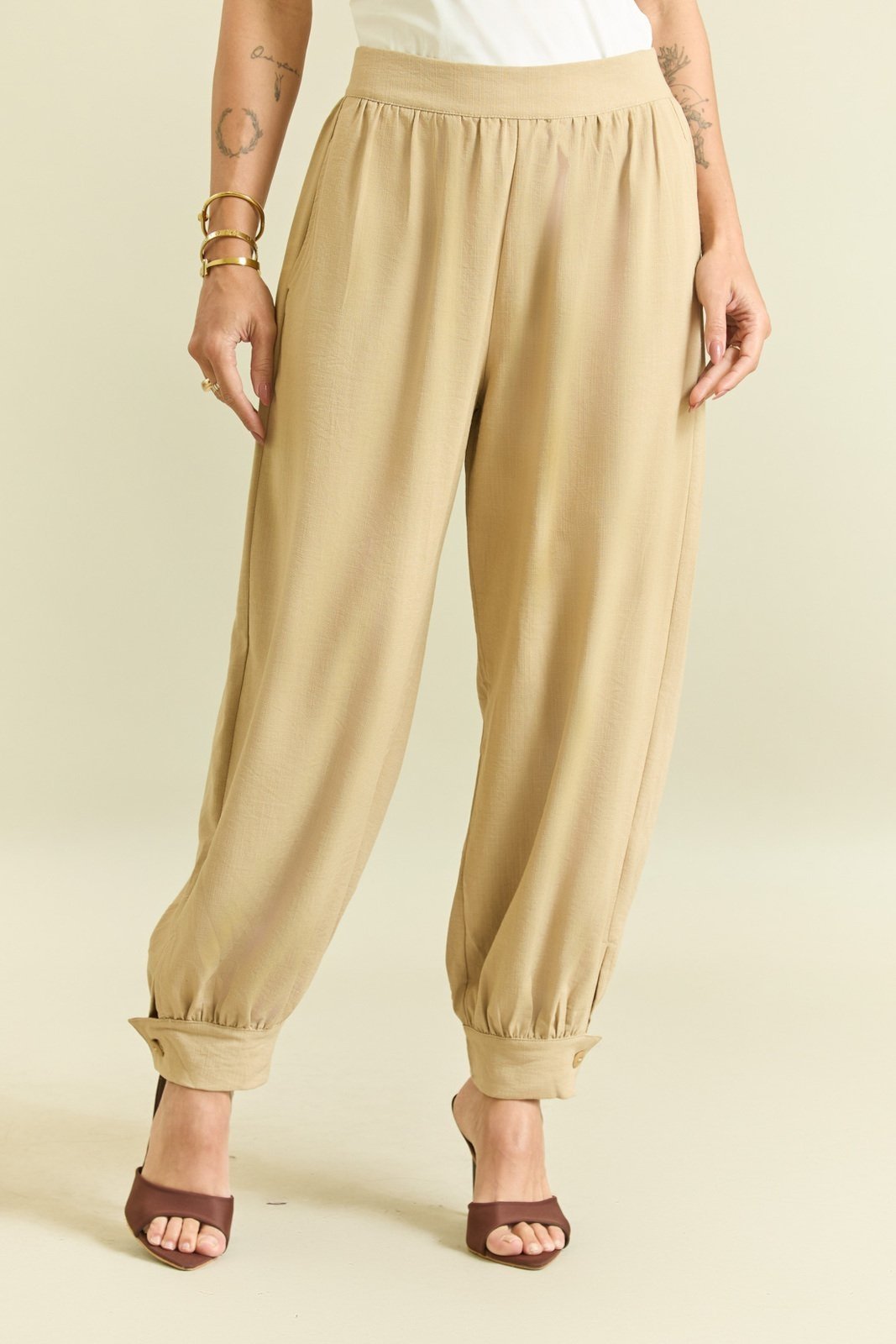 Calça Malha Feminina Aladim Com Pregas Bege Lemier Collection