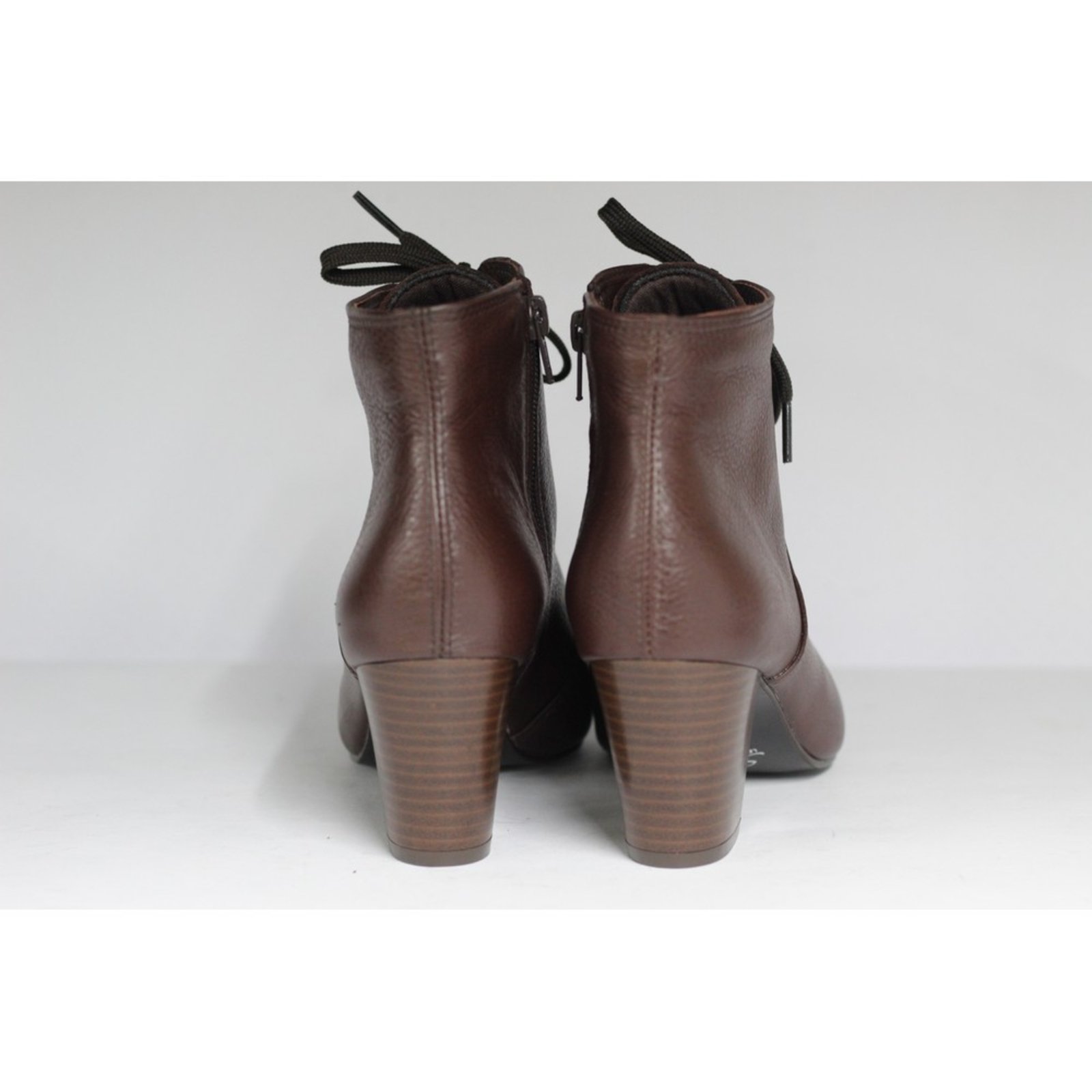Vista 3 Bota Feminina com Cadarço Bico Fino Cano Curto Couro Salto 6 cm Pinhão Spinelli marrom Spinelli marrom
