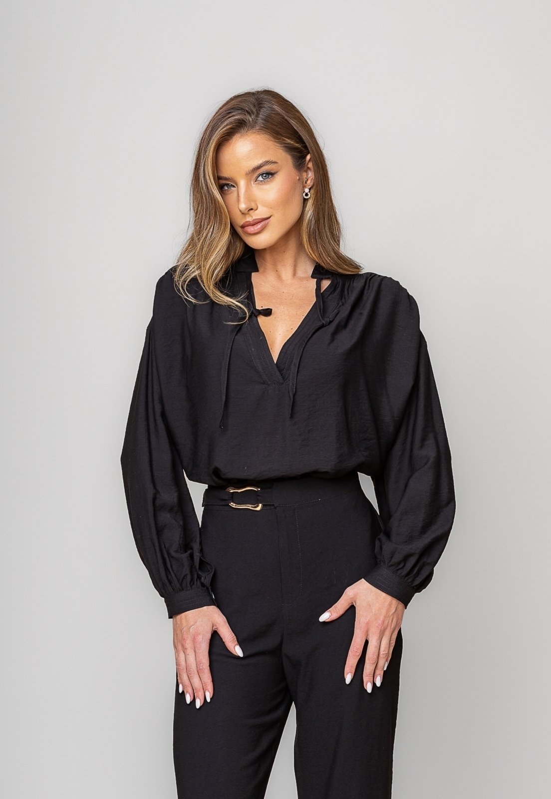 Blusa Alfaiataria Com Gola V Laço Salvatore Preto