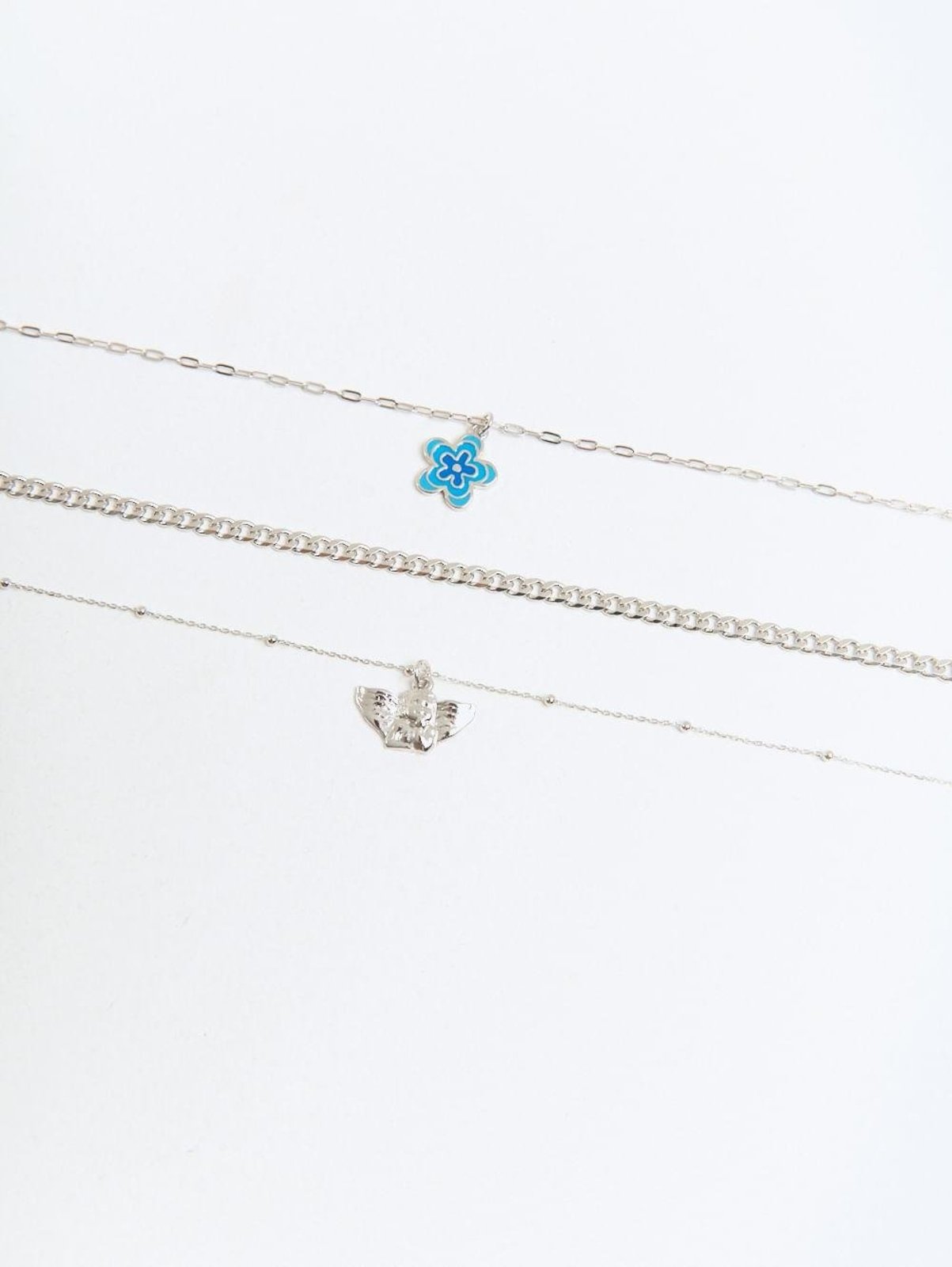 Conjunto colares anjo e flor