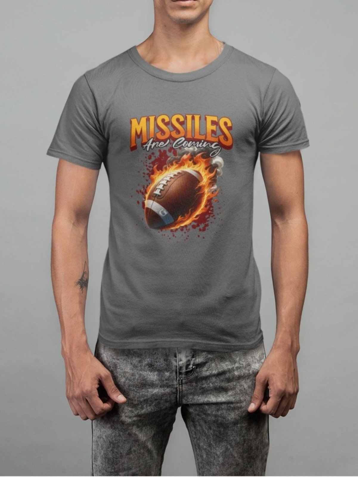 Camiseta Básica Masculina GuGi Bola De Futebol Americano Chumbo