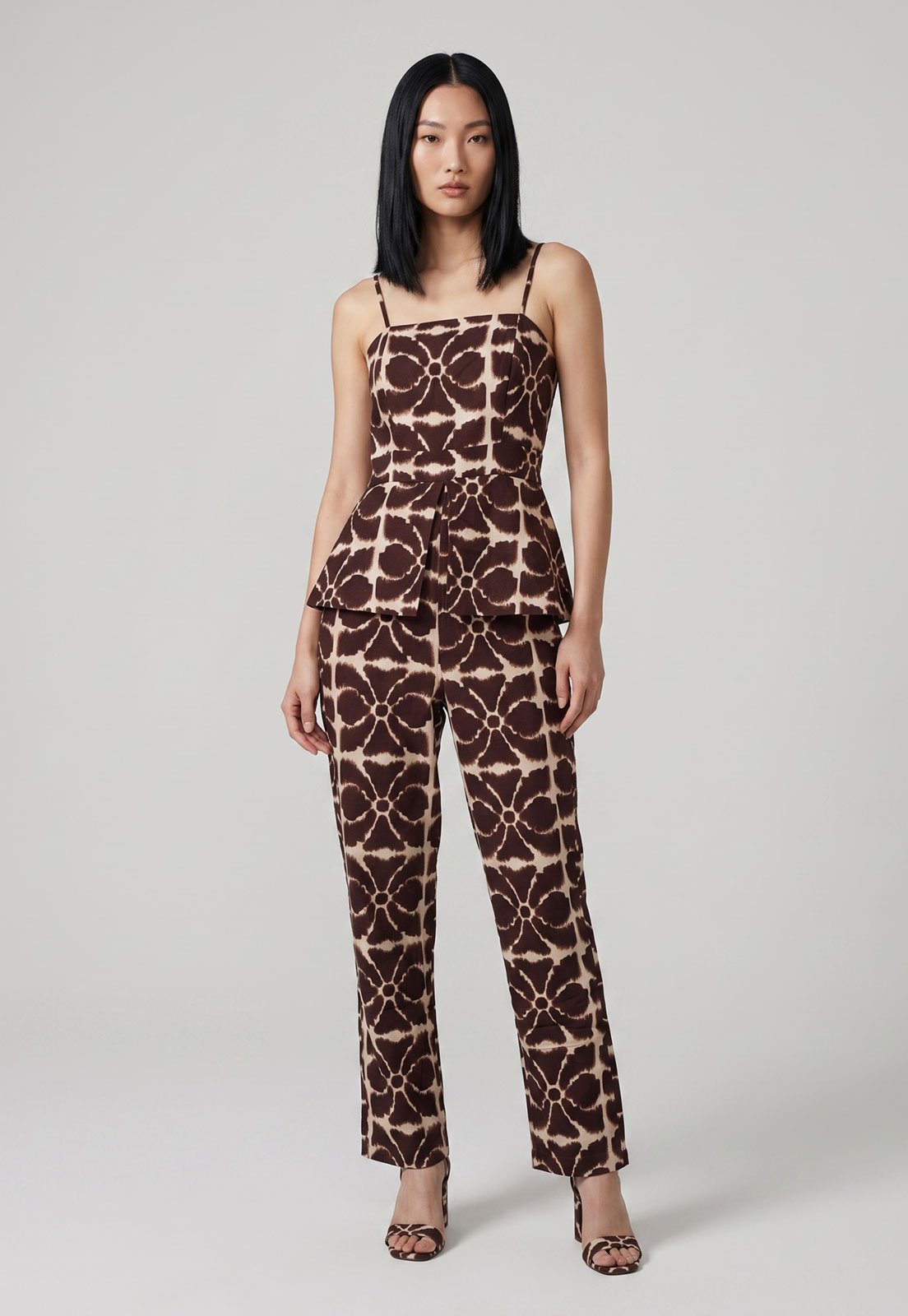 Macacão Feminino CaCay Estampado Marrom