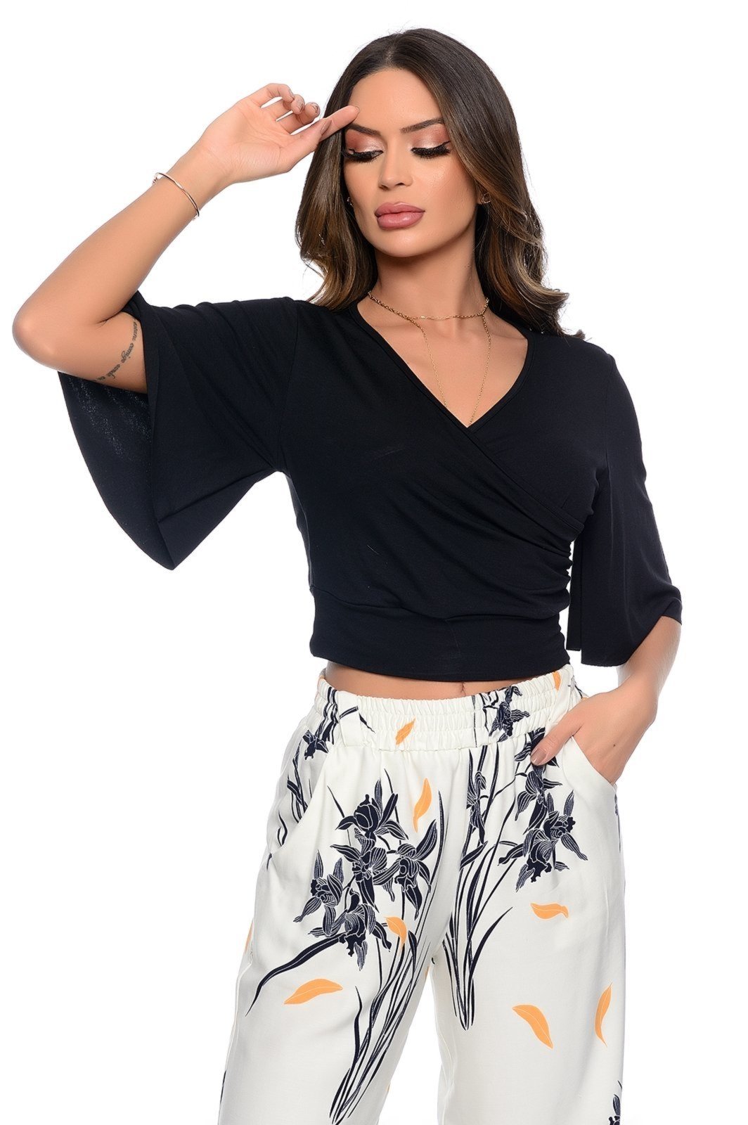 Cropped Manga Flare 3/4 Decote V B’Bonnie Fiore Preto