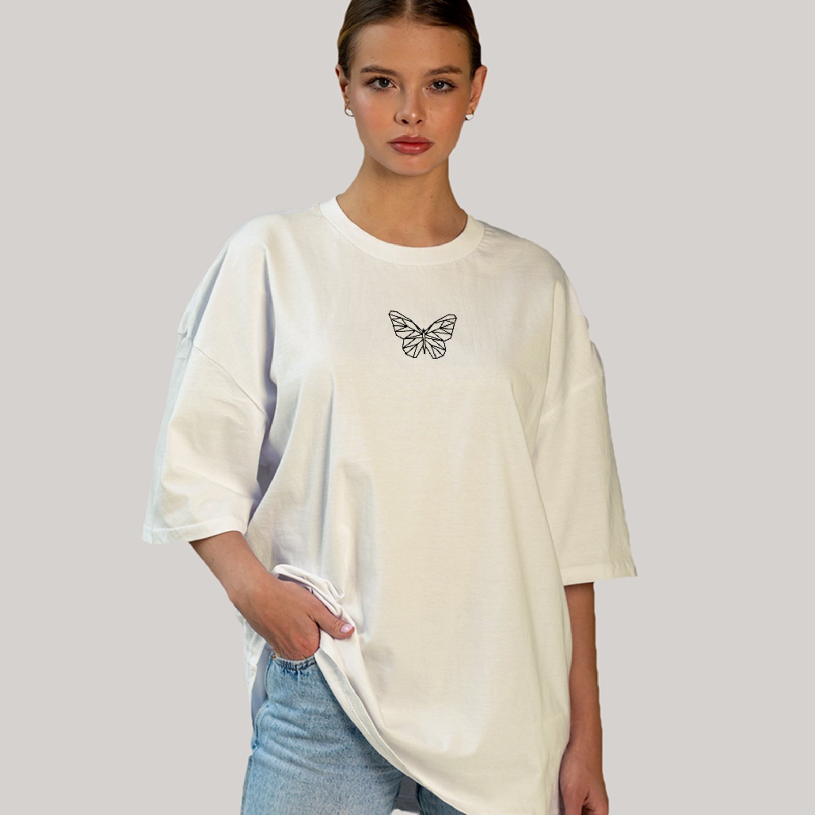 Camiseta Ousy Borboleta Geometrica Oversized Unissex Off White