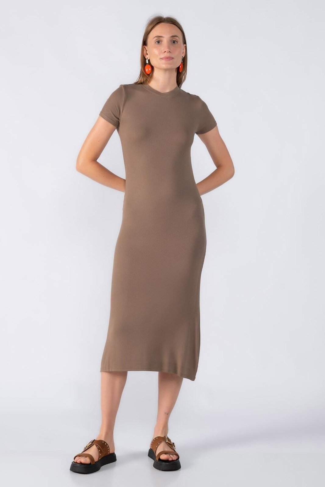 Vestido midi manga curta canelado Marrom