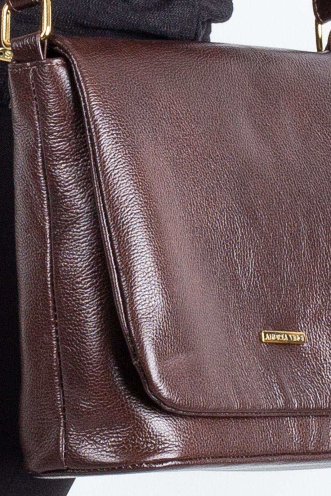 Vista 3 Bolsa Andrea Vinci Transversal Em Couro Liso Com Tampa Isadora - Café vermelho Andrea Vinci vermelho