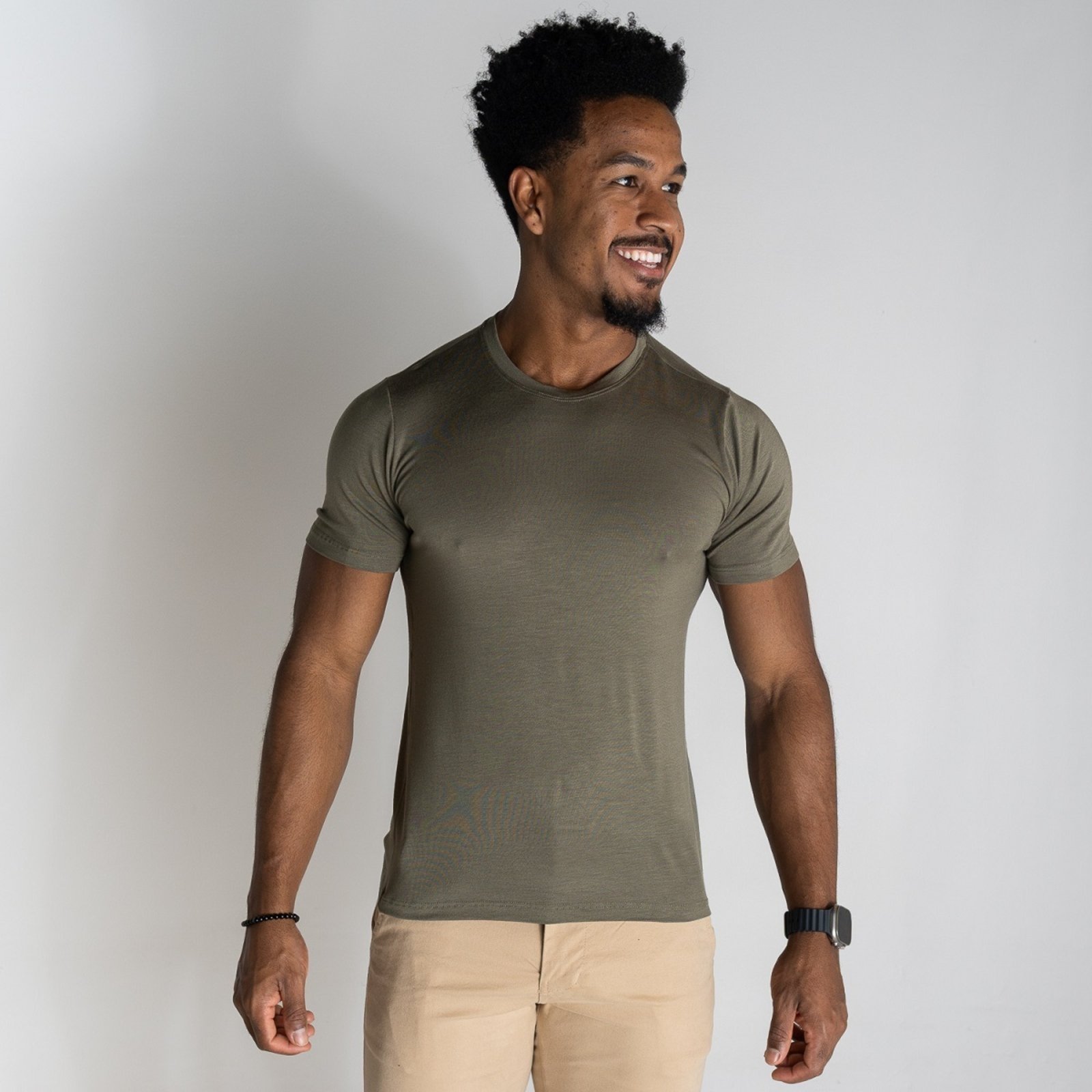 Camiseta Básica Masculina Versatiold Modal Verde Militar