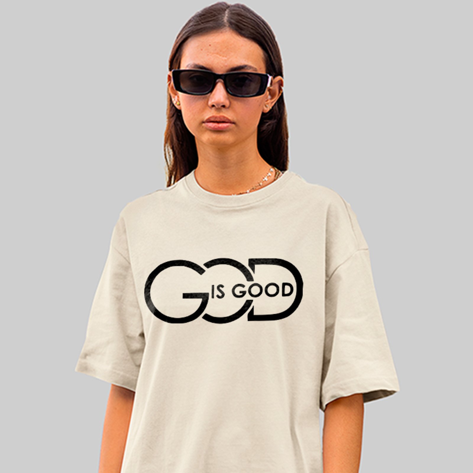 Camiseta Oversized God Is Good Fé Cristã Unissex Off White
